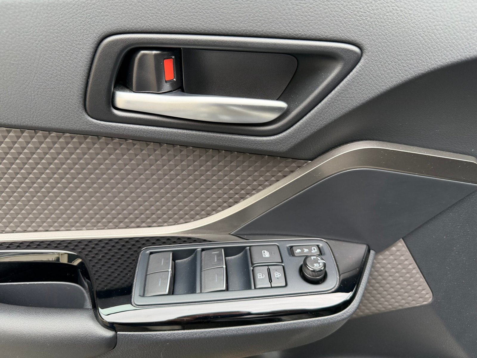 TOYOTA C-HR I Phase 2 2.0 VVT-i 16V 184 HSD Hybrid CVT 153 cv Boîte auto