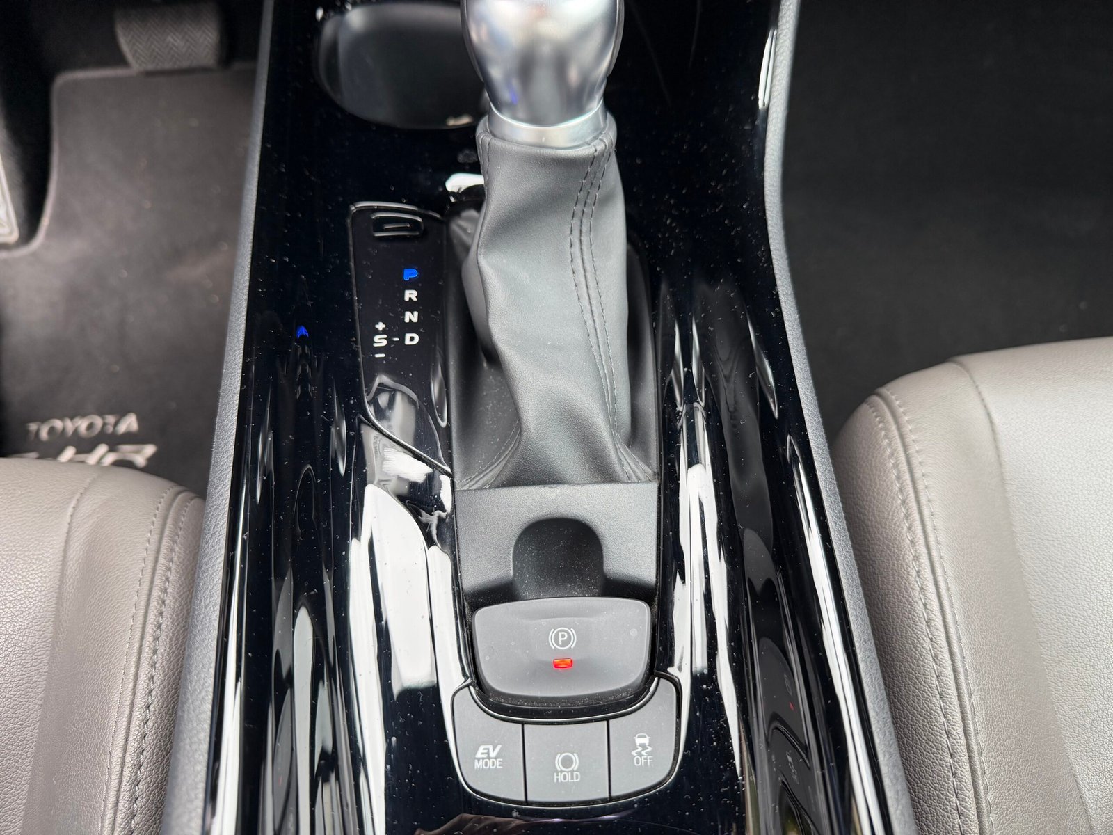 TOYOTA C-HR I Phase 2 2.0 VVT-i 16V 184 HSD Hybrid CVT 153 cv Boîte auto