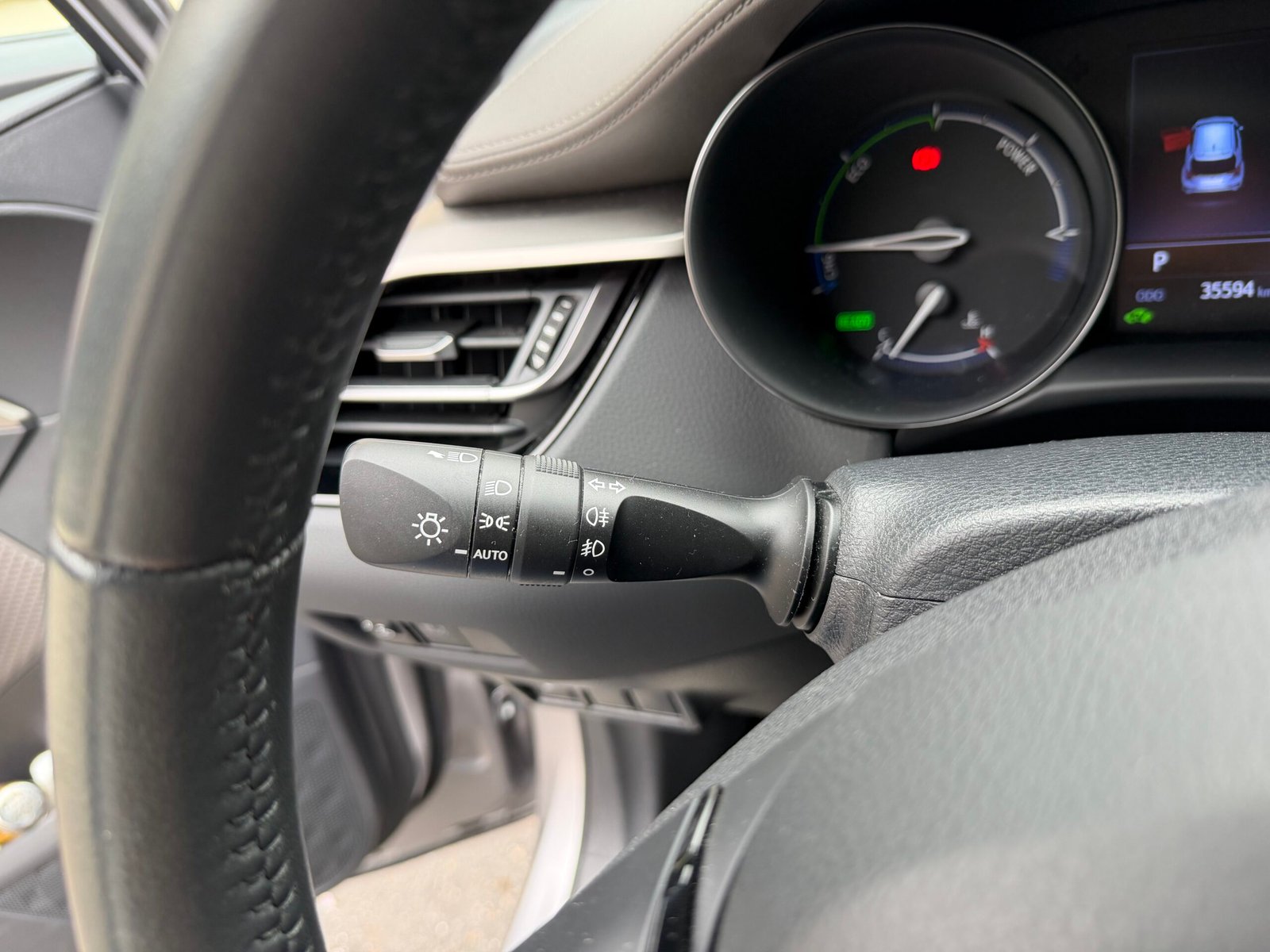 TOYOTA C-HR I Phase 2 2.0 VVT-i 16V 184 HSD Hybrid CVT 153 cv Boîte auto