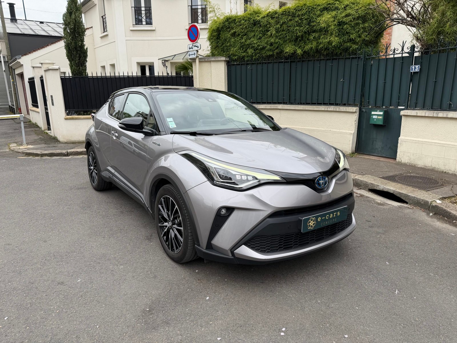 TOYOTA C-HR I Phase 2 2.0 VVT-i 16V 184 HSD Hybrid CVT 153 cv Boîte auto