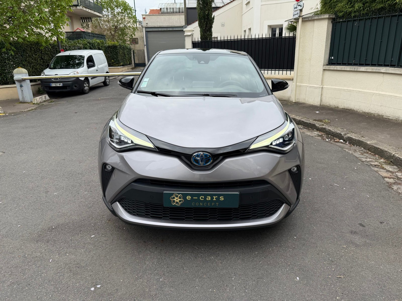 TOYOTA C-HR I Phase 2 2.0 VVT-i 16V 184 HSD Hybrid CVT 153 cv Boîte auto