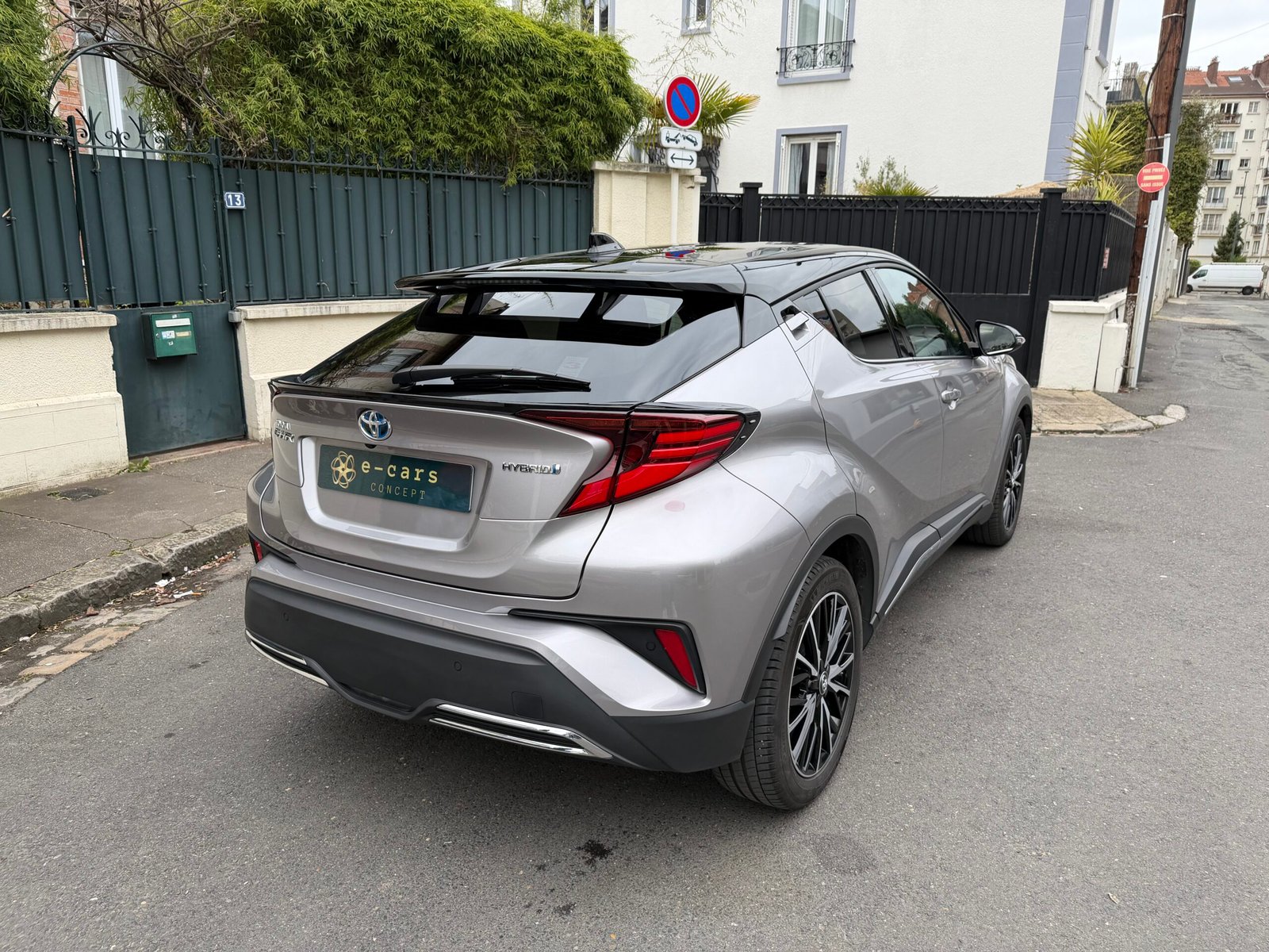 TOYOTA C-HR I Phase 2 2.0 VVT-i 16V 184 HSD Hybrid CVT 153 cv Boîte auto