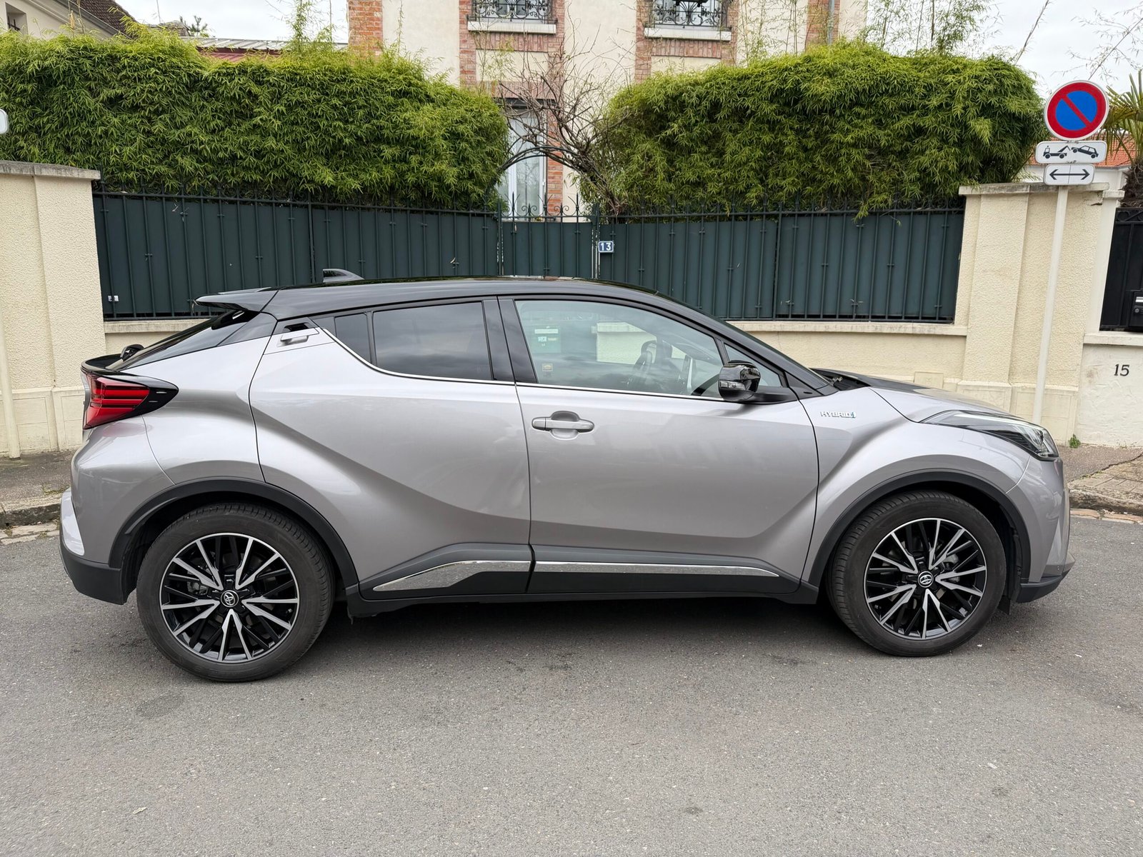 TOYOTA C-HR I Phase 2 2.0 VVT-i 16V 184 HSD Hybrid CVT 153 cv Boîte auto