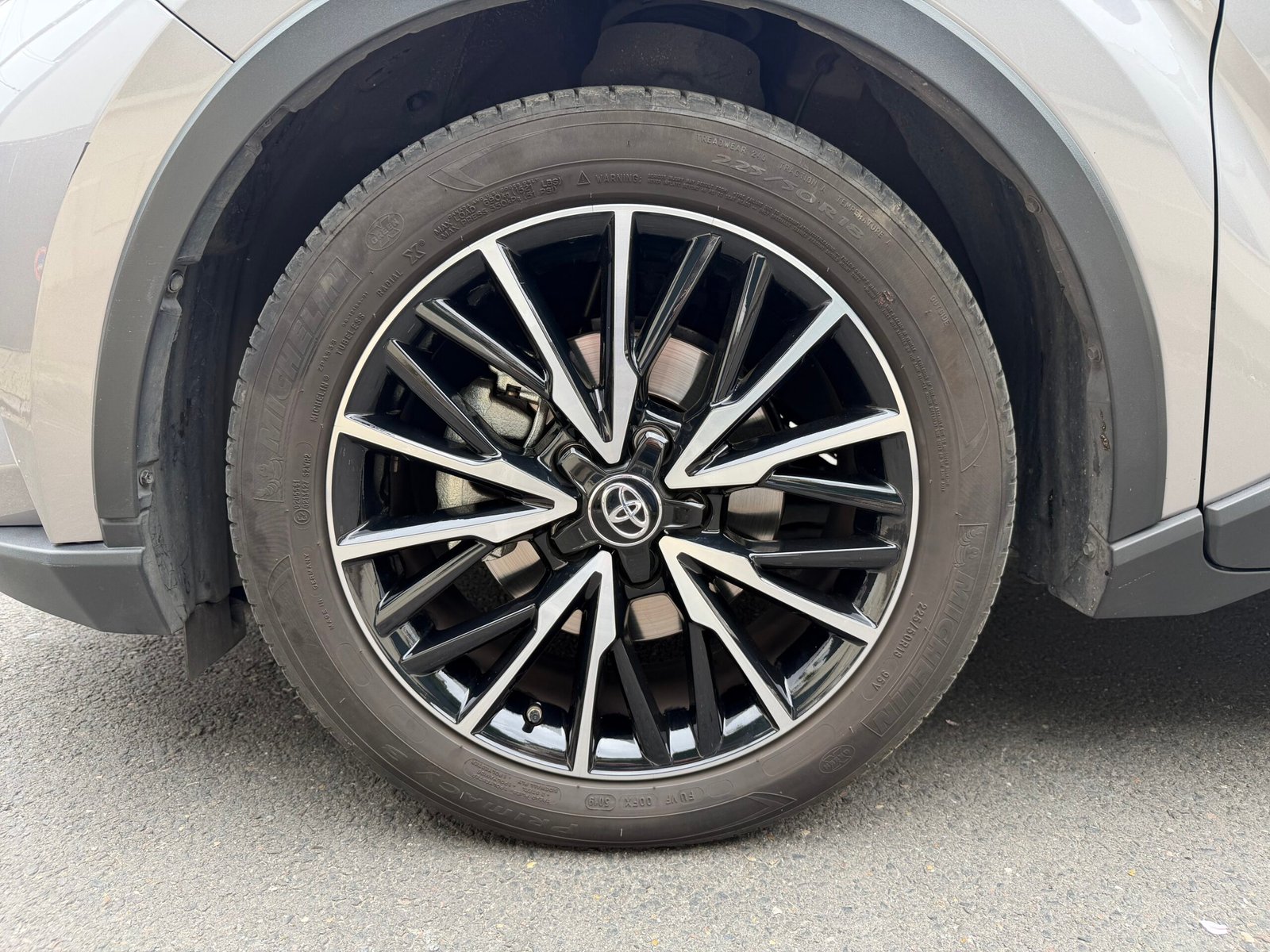 TOYOTA C-HR I Phase 2 2.0 VVT-i 16V 184 HSD Hybrid CVT 153 cv Boîte auto