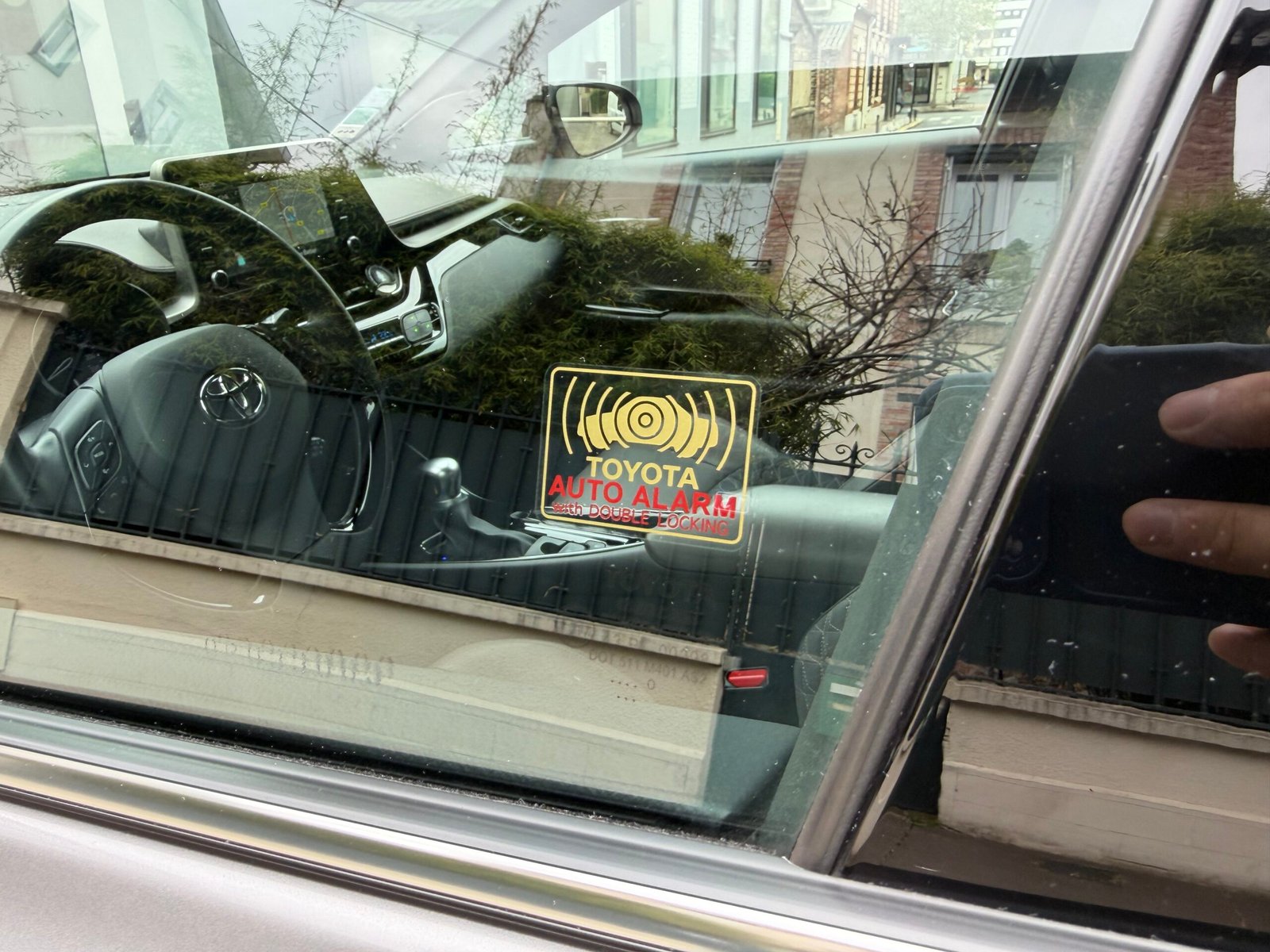 TOYOTA C-HR I Phase 2 2.0 VVT-i 16V 184 HSD Hybrid CVT 153 cv Boîte auto