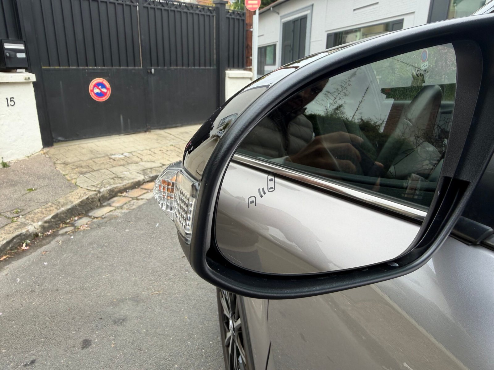 TOYOTA C-HR I Phase 2 2.0 VVT-i 16V 184 HSD Hybrid CVT 153 cv Boîte auto