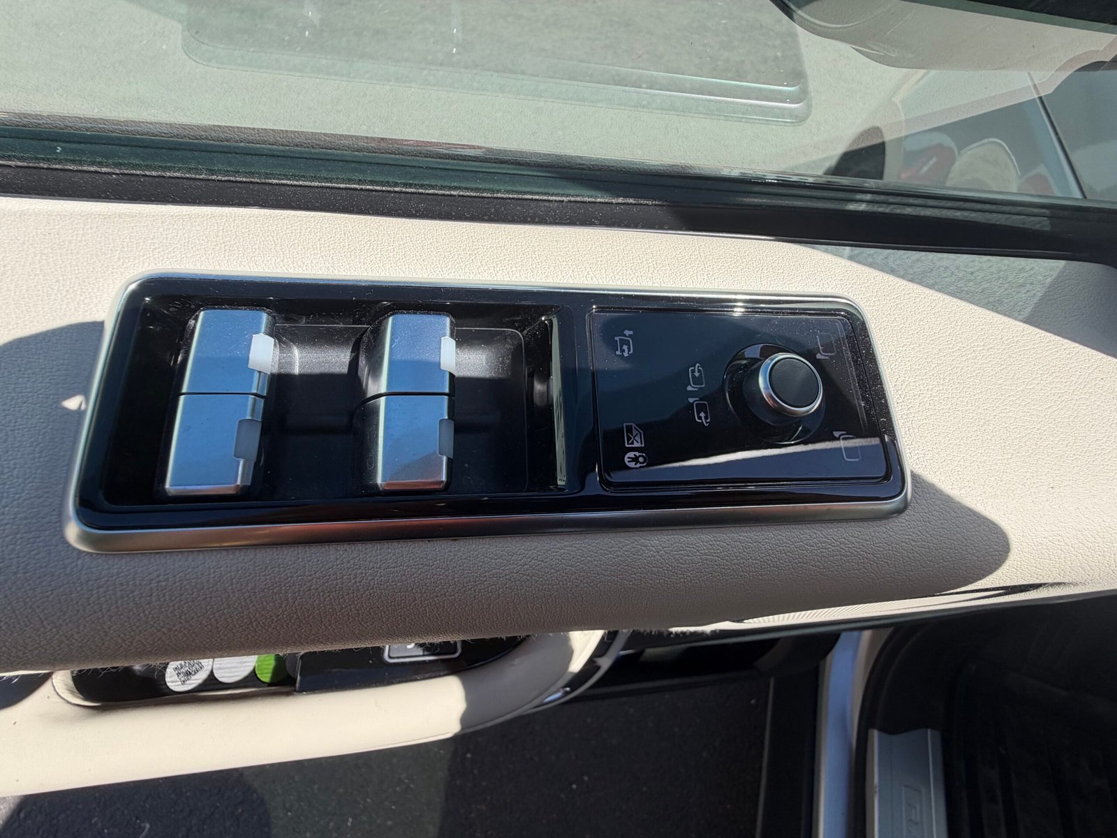 LAND ROVER Range Rover IV Phase 2 SWB P400e 2.0 16V 404 Hybrid AWD 300 cv Boîte auto