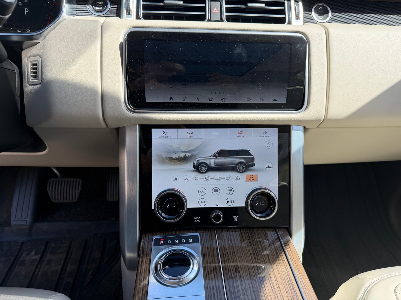 LAND ROVER Range Rover IV Phase 2 SWB P400e 2.0 16V 404 Hybrid AWD 300 cv Boîte auto