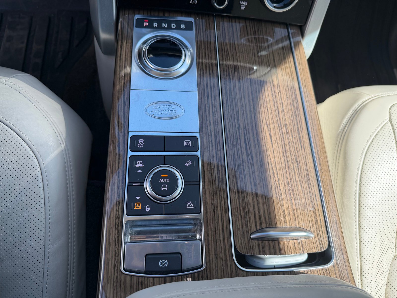 LAND ROVER Range Rover IV Phase 2 SWB P400e 2.0 16V 404 Hybrid AWD 300 cv Boîte auto