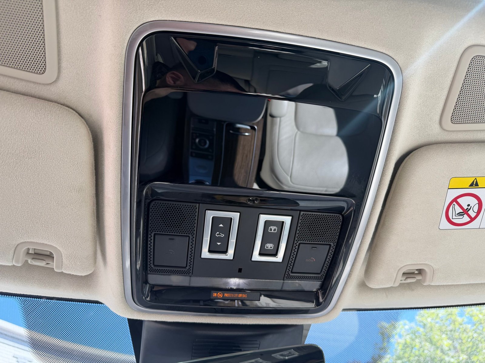 LAND ROVER Range Rover IV Phase 2 SWB P400e 2.0 16V 404 Hybrid AWD 300 cv Boîte auto