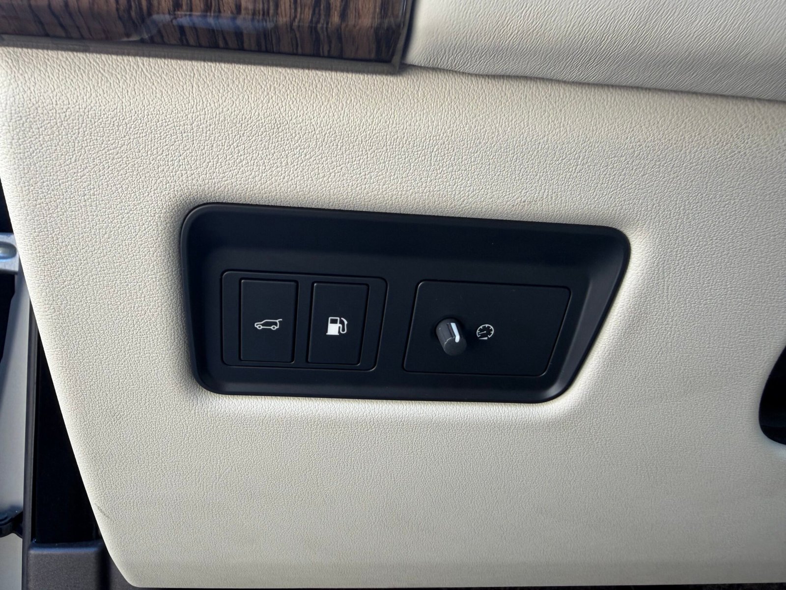 LAND ROVER Range Rover IV Phase 2 SWB P400e 2.0 16V 404 Hybrid AWD 300 cv Boîte auto