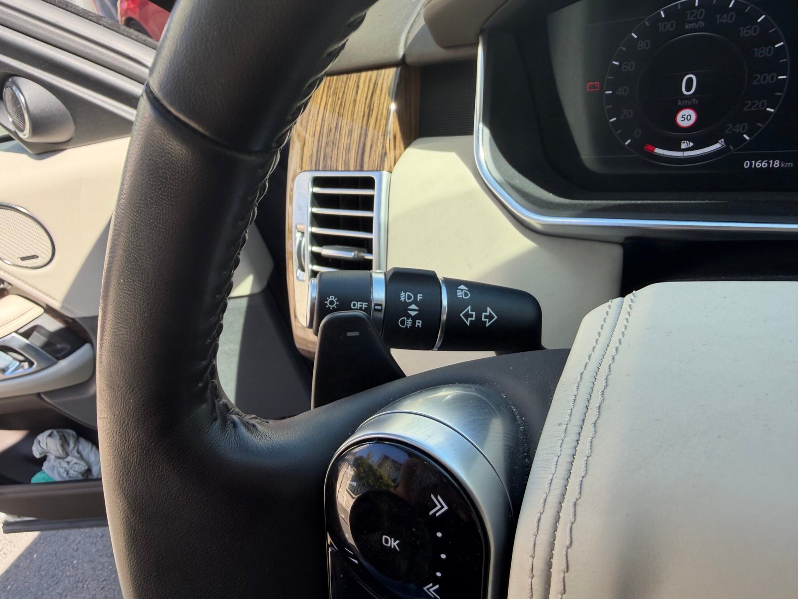 LAND ROVER Range Rover IV Phase 2 SWB P400e 2.0 16V 404 Hybrid AWD 300 cv Boîte auto