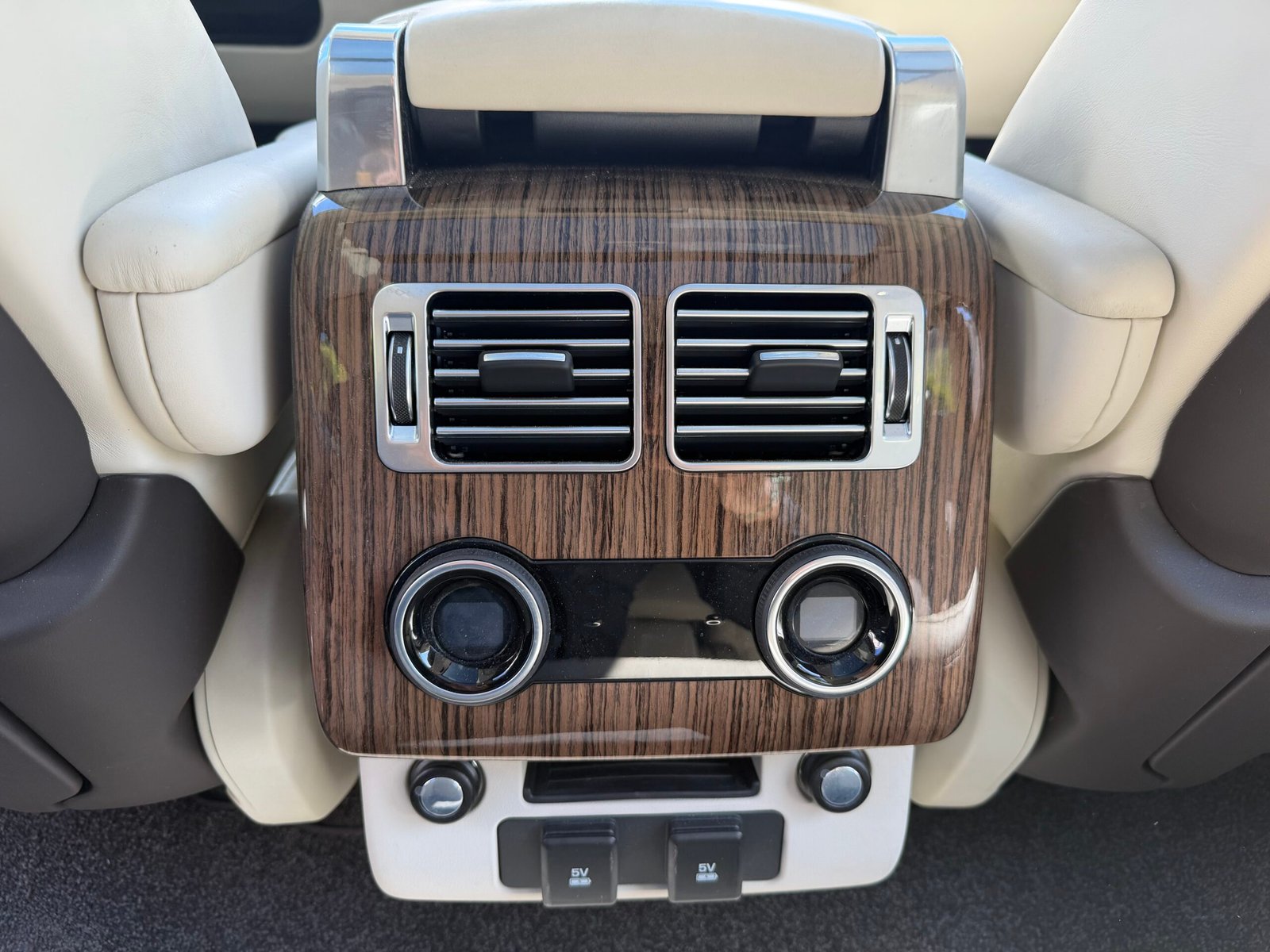 LAND ROVER Range Rover IV Phase 2 SWB P400e 2.0 16V 404 Hybrid AWD 300 cv Boîte auto