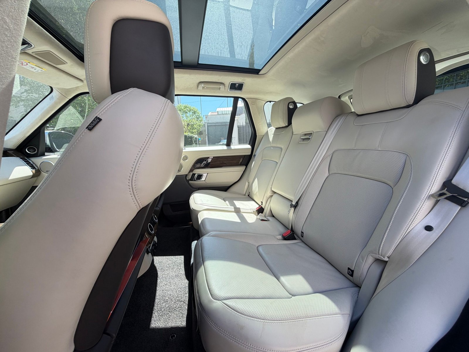 LAND ROVER Range Rover IV Phase 2 SWB P400e 2.0 16V 404 Hybrid AWD 300 cv Boîte auto