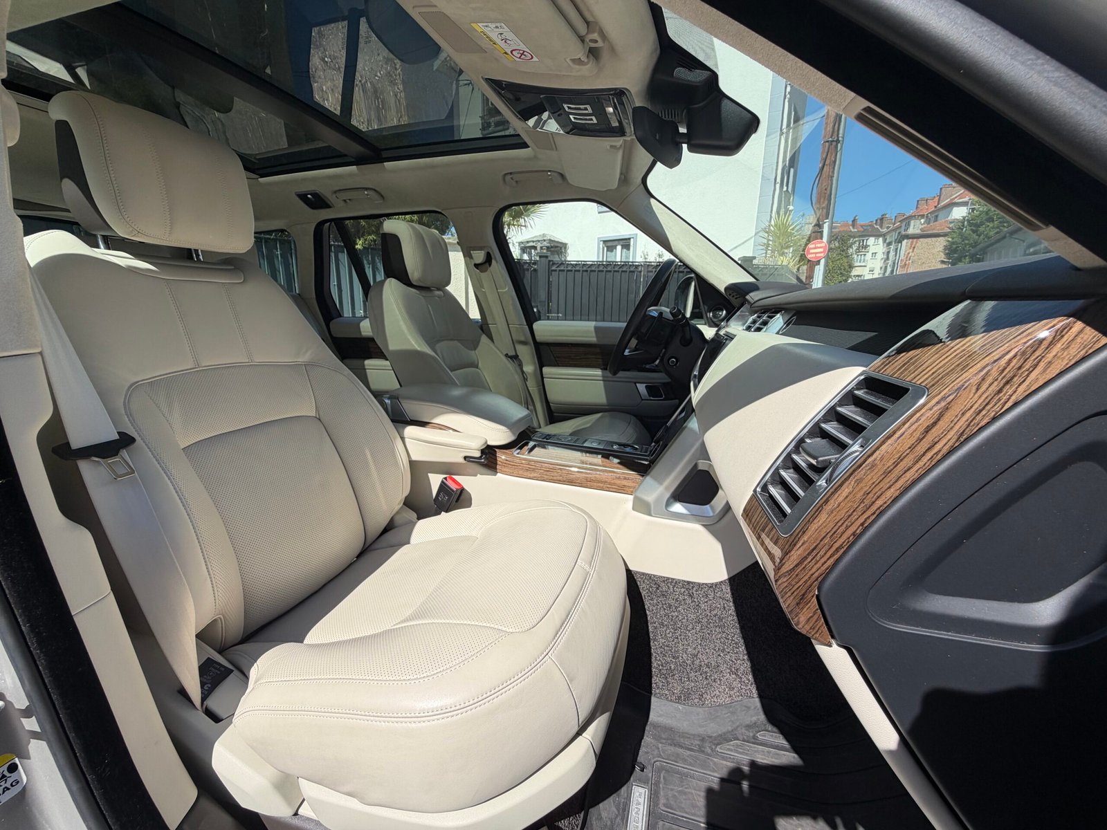 LAND ROVER Range Rover IV Phase 2 SWB P400e 2.0 16V 404 Hybrid AWD 300 cv Boîte auto