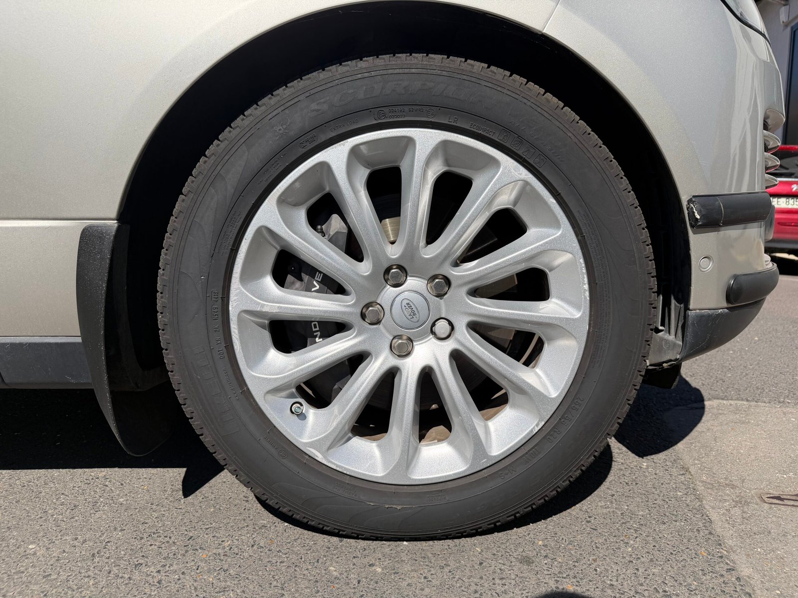 LAND ROVER Range Rover IV Phase 2 SWB P400e 2.0 16V 404 Hybrid AWD 300 cv Boîte auto