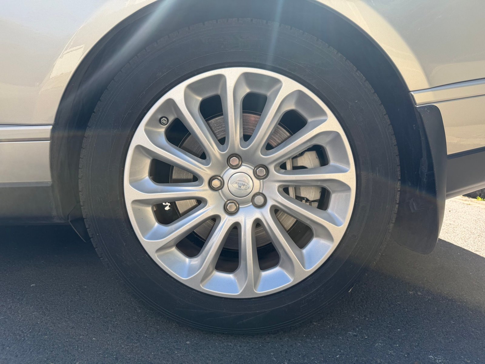 LAND ROVER Range Rover IV Phase 2 SWB P400e 2.0 16V 404 Hybrid AWD 300 cv Boîte auto