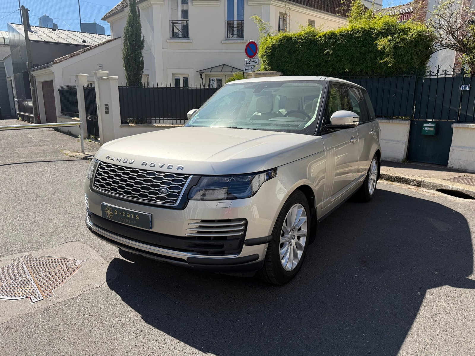 LAND ROVER Range Rover IV Phase 2 SWB P400e 2.0 16V 404 Hybrid AWD 300 cv Boîte auto