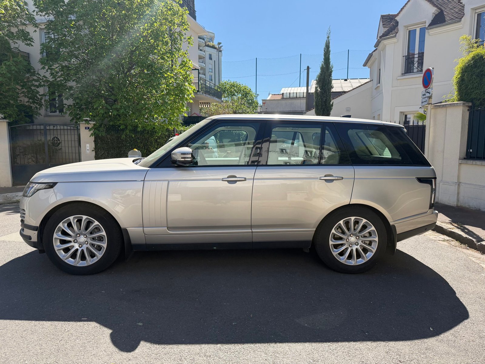 LAND ROVER Range Rover IV Phase 2 SWB P400e 2.0 16V 404 Hybrid AWD 300 cv Boîte auto