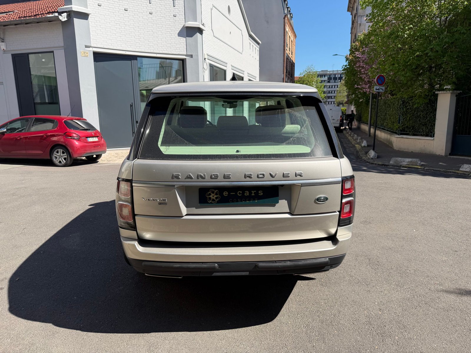 LAND ROVER Range Rover IV Phase 2 SWB P400e 2.0 16V 404 Hybrid AWD 300 cv Boîte auto