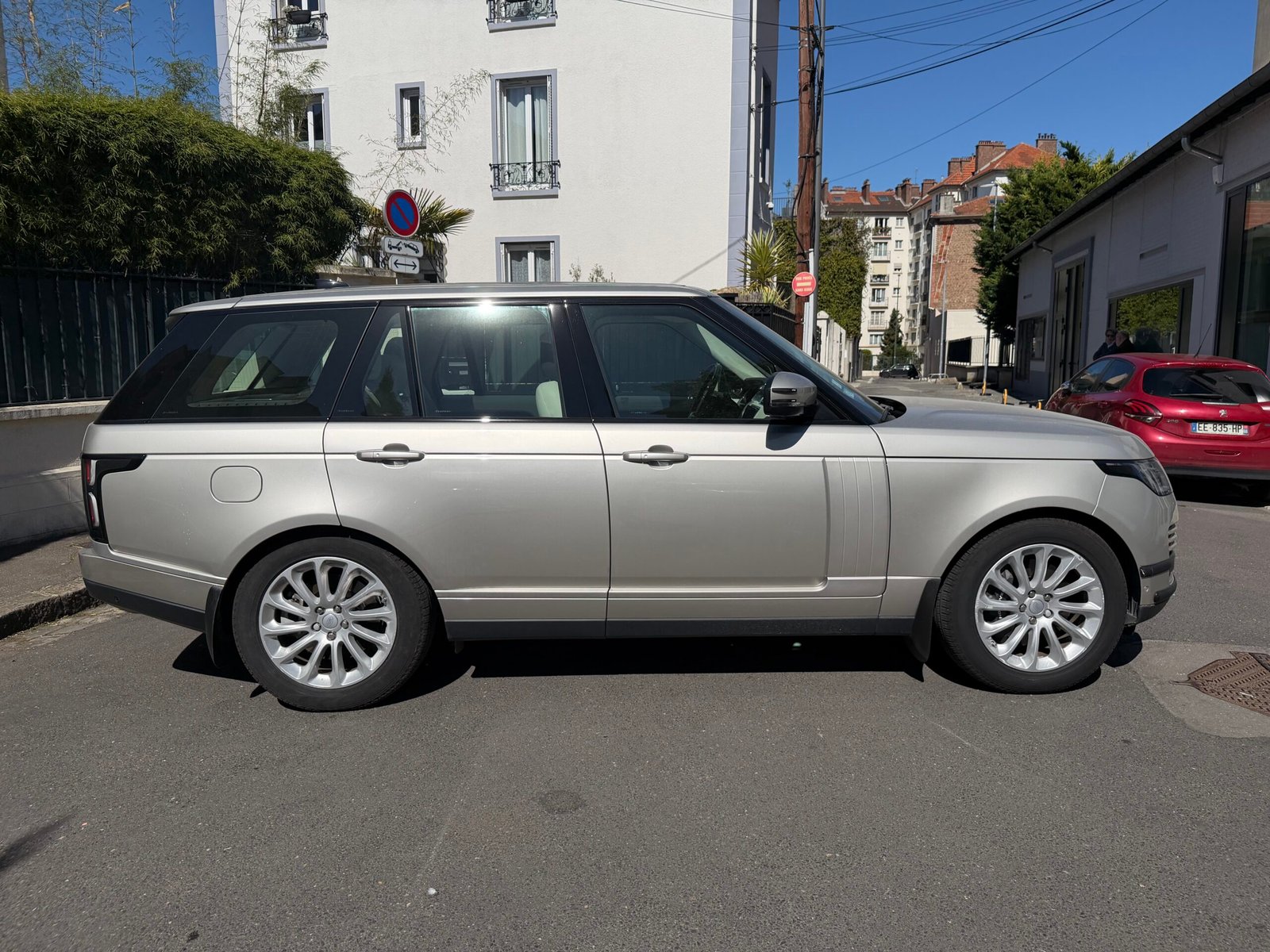 LAND ROVER Range Rover IV Phase 2 SWB P400e 2.0 16V 404 Hybrid AWD 300 cv Boîte auto