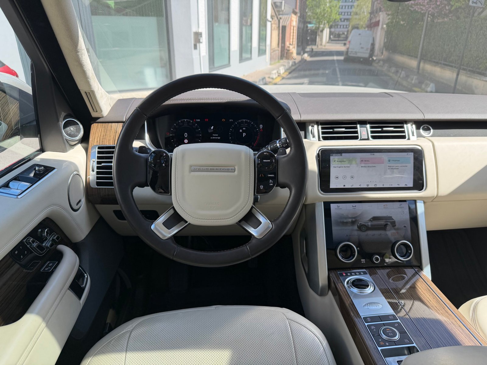 LAND ROVER Range Rover IV Phase 2 SWB P400e 2.0 16V 404 Hybrid AWD 300 cv Boîte auto