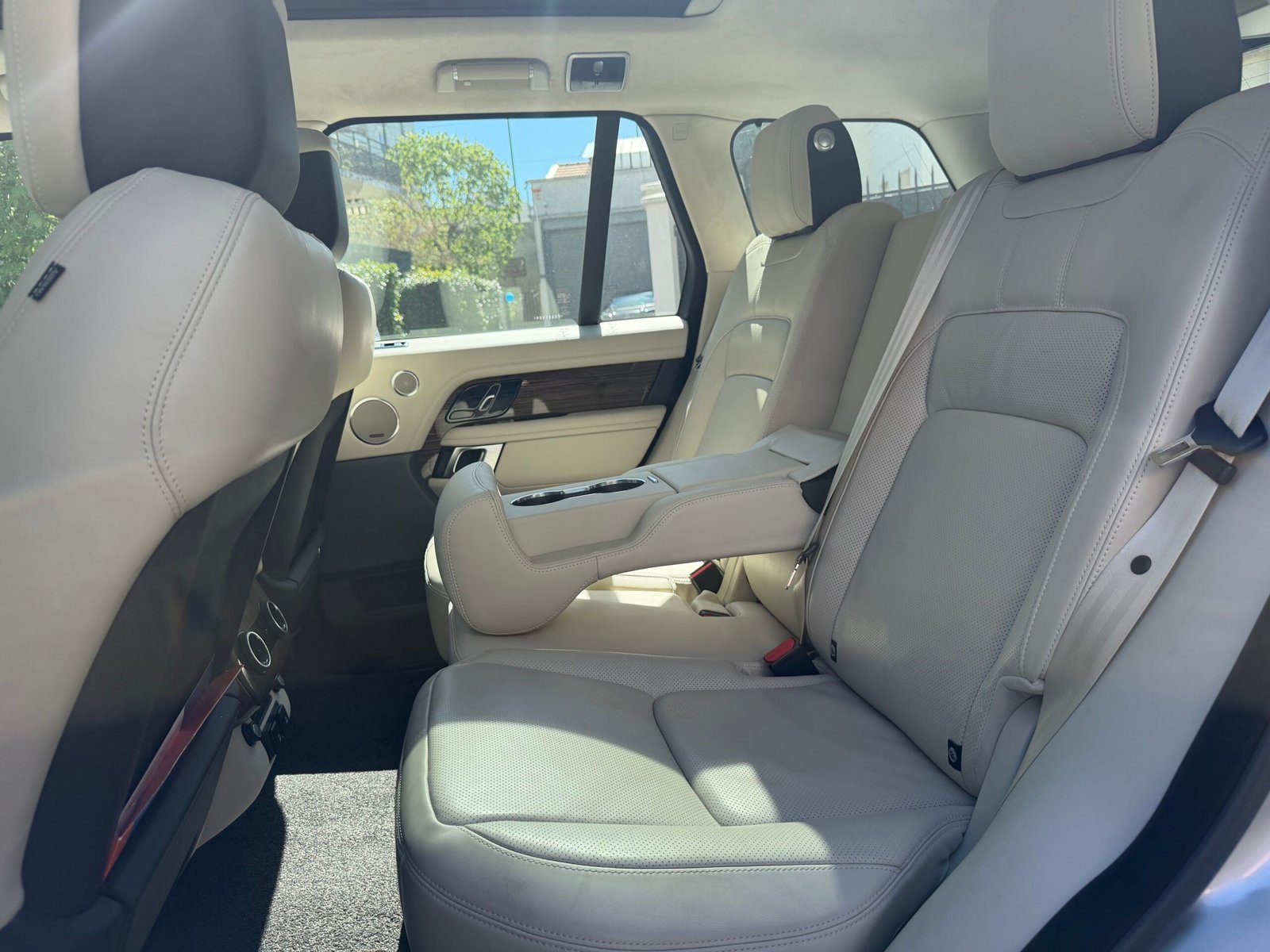 LAND ROVER Range Rover IV Phase 2 SWB P400e 2.0 16V 404 Hybrid AWD 300 cv Boîte auto