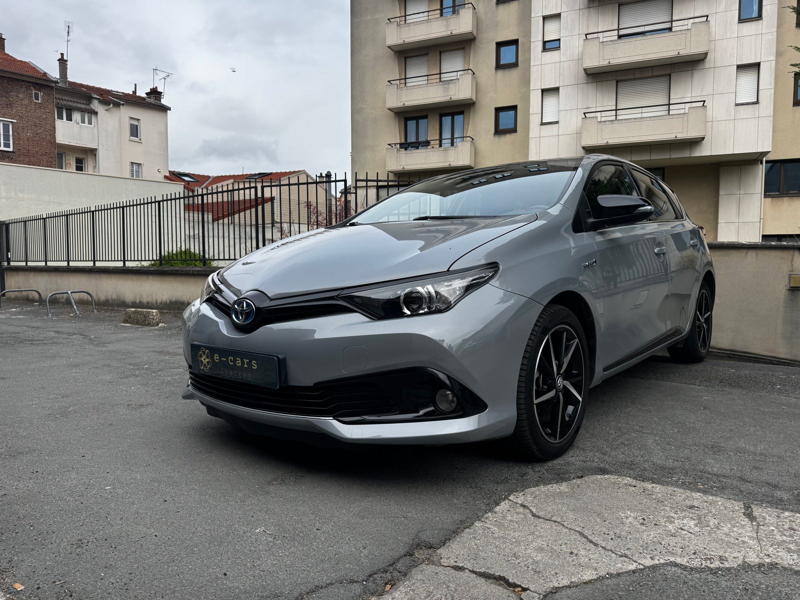 TOYOTA Auris Hatchback 1.8 VVT-i HSD 16V CVT Hybride