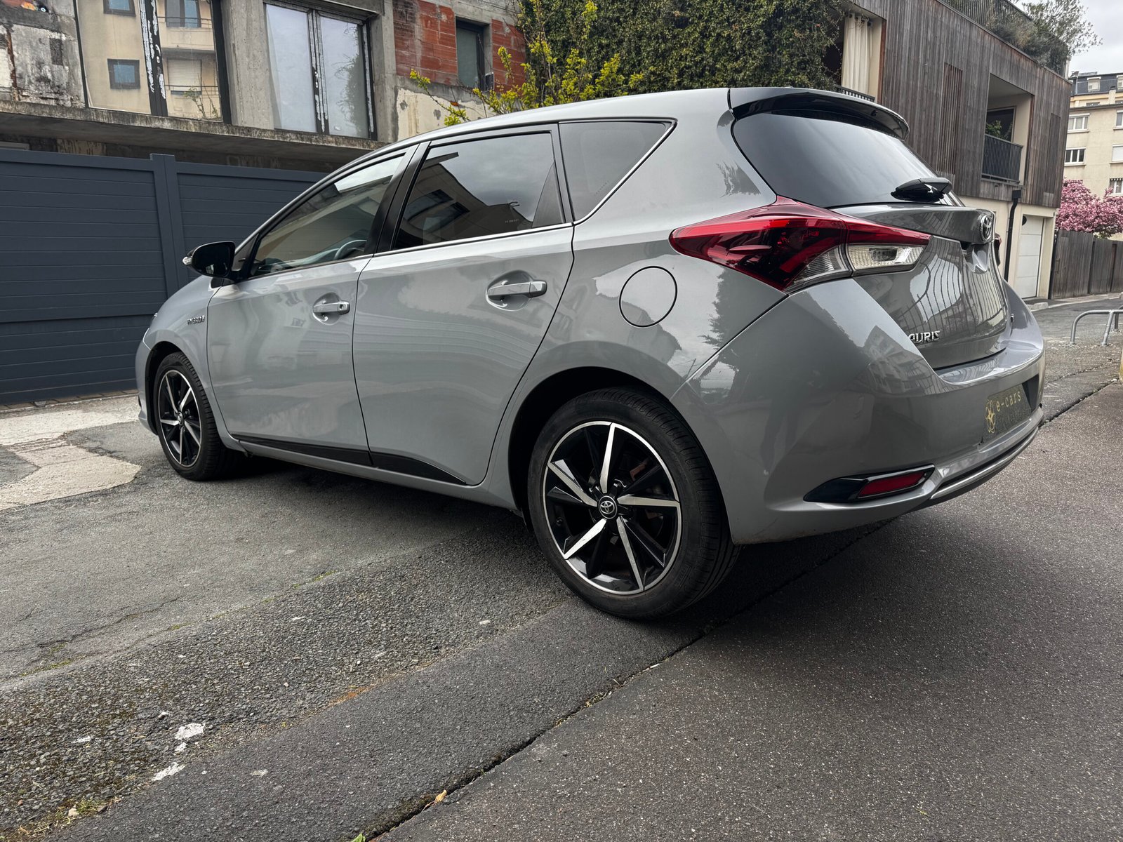 TOYOTA Auris Hatchback 1.8 VVT-i HSD 16V CVT Hybride