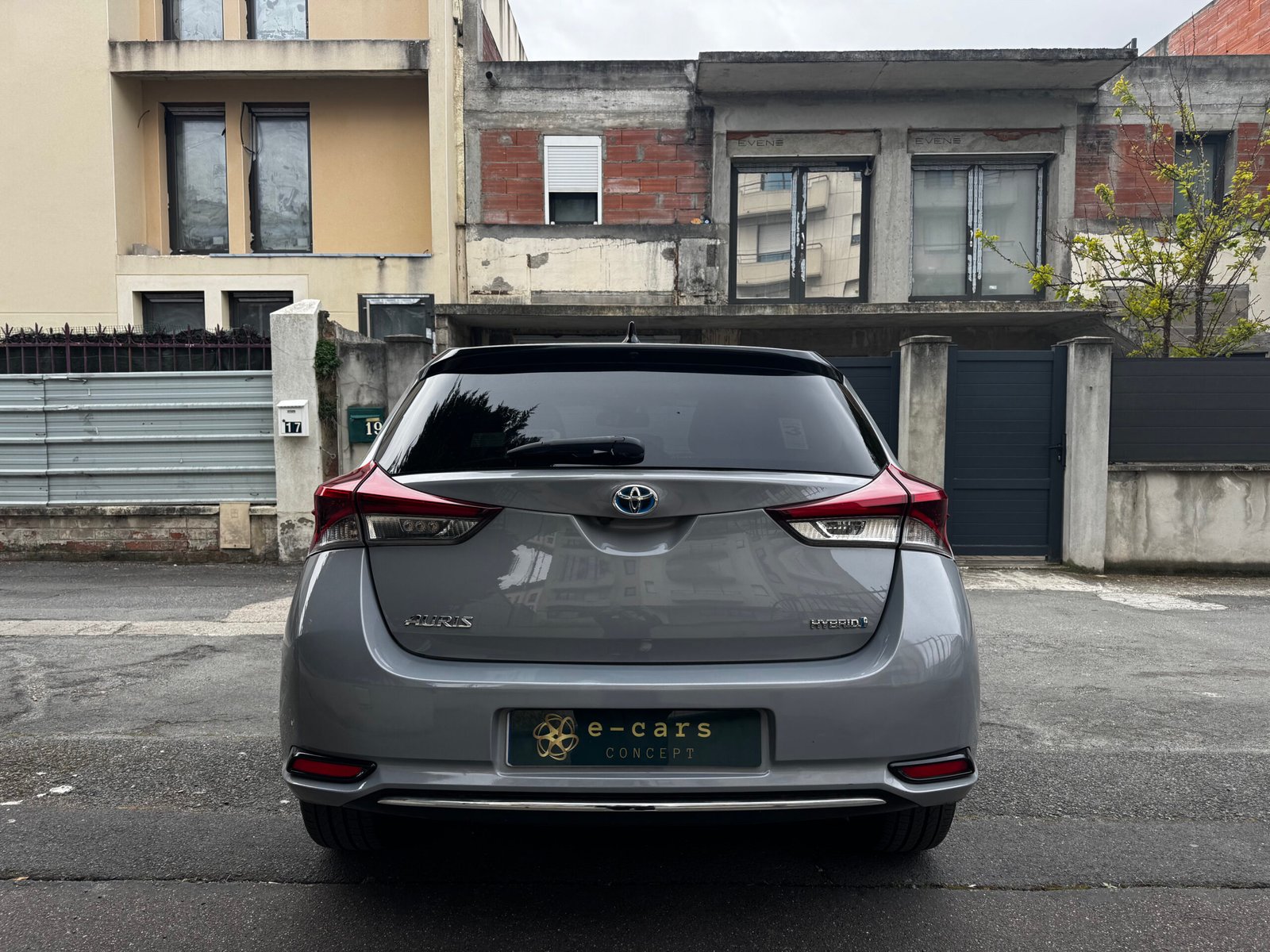 TOYOTA Auris Hatchback 1.8 VVT-i HSD 16V CVT Hybride