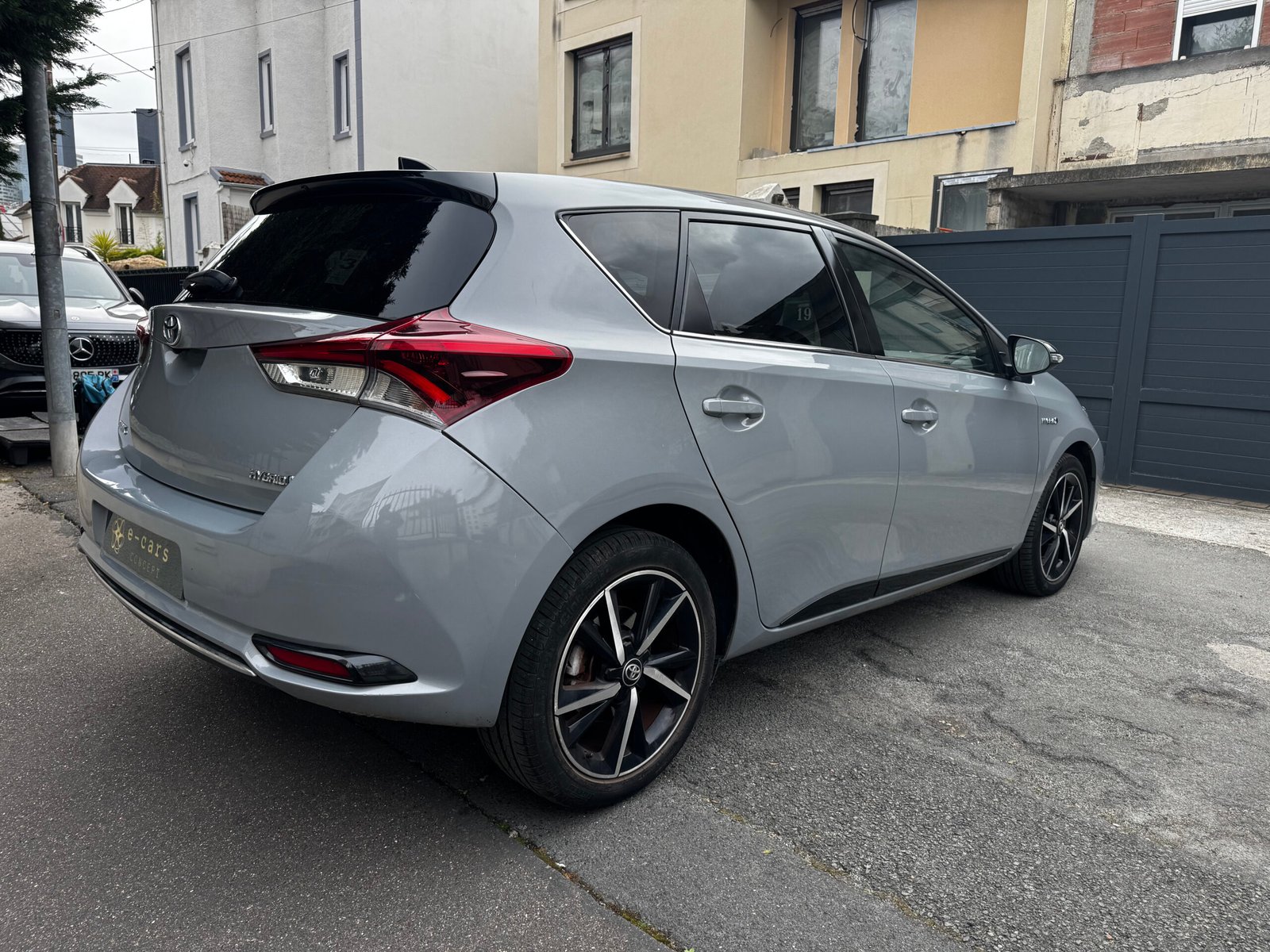 TOYOTA Auris Hatchback 1.8 VVT-i HSD 16V CVT Hybride