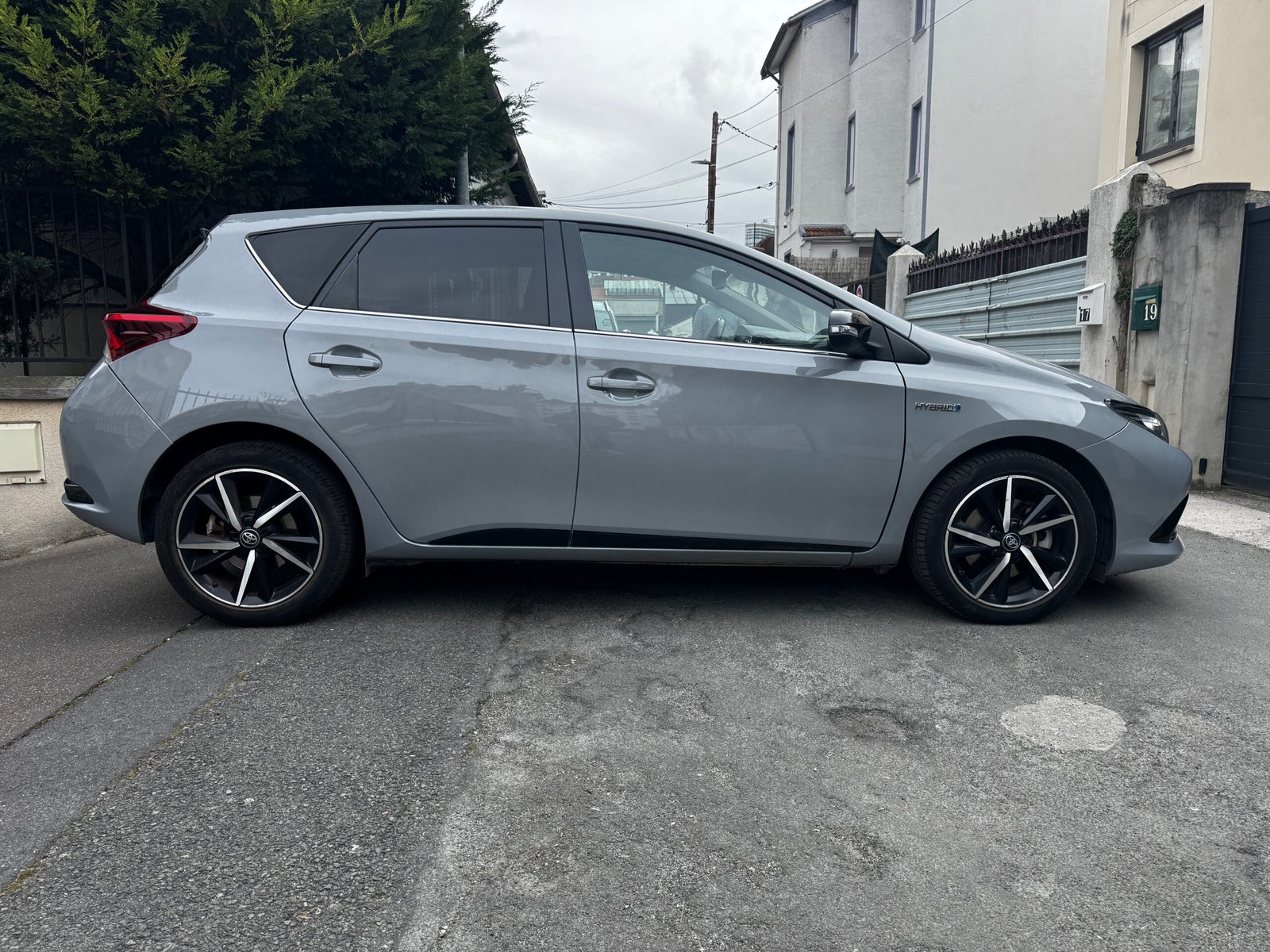 TOYOTA Auris Hatchback 1.8 VVT-i HSD 16V CVT Hybride