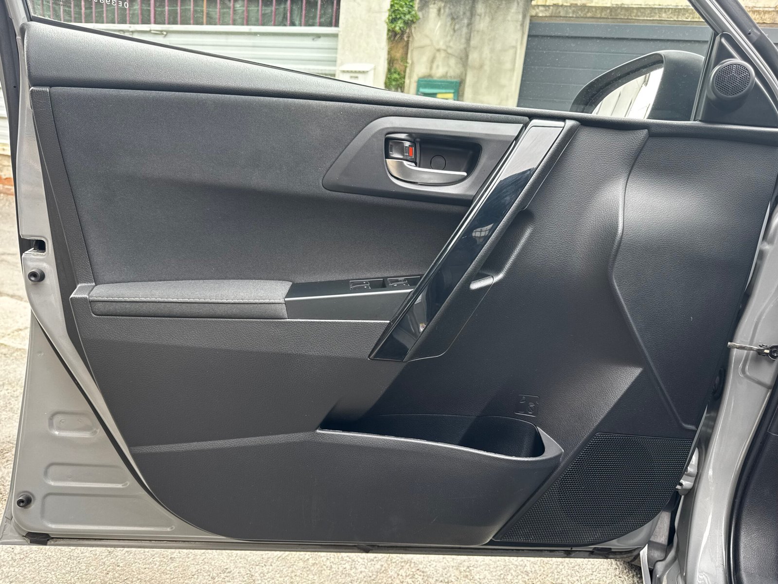 TOYOTA Auris Hatchback 1.8 VVT-i HSD 16V CVT Hybride