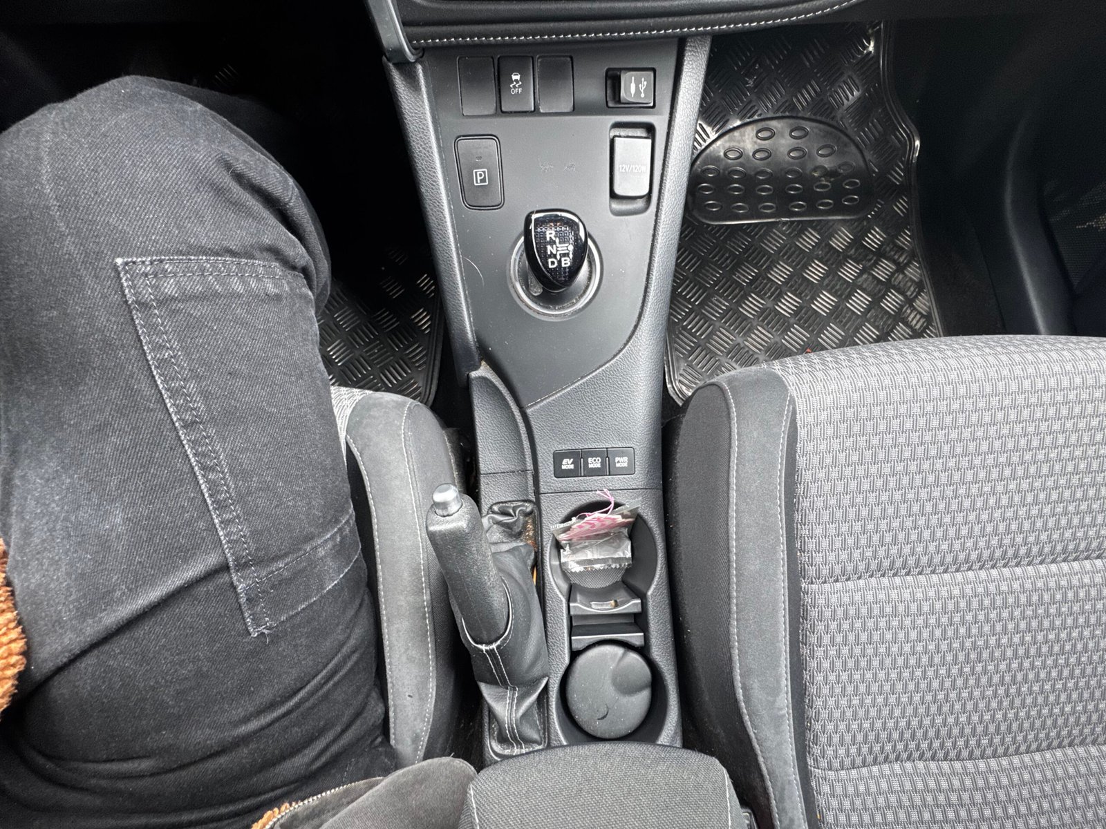 TOYOTA Auris Hatchback 1.8 VVT-i HSD 16V CVT Hybride