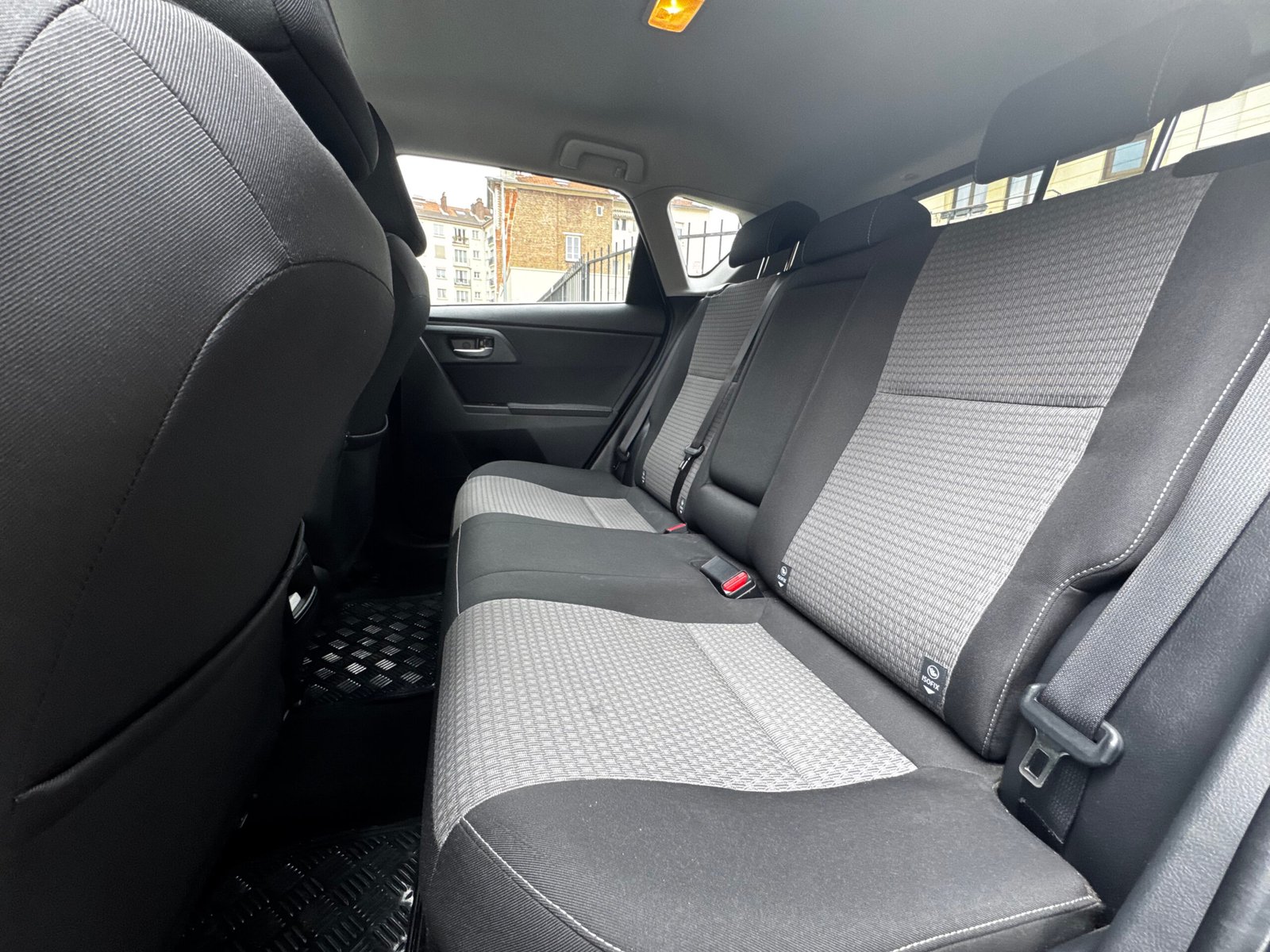 TOYOTA Auris Hatchback 1.8 VVT-i HSD 16V CVT Hybride