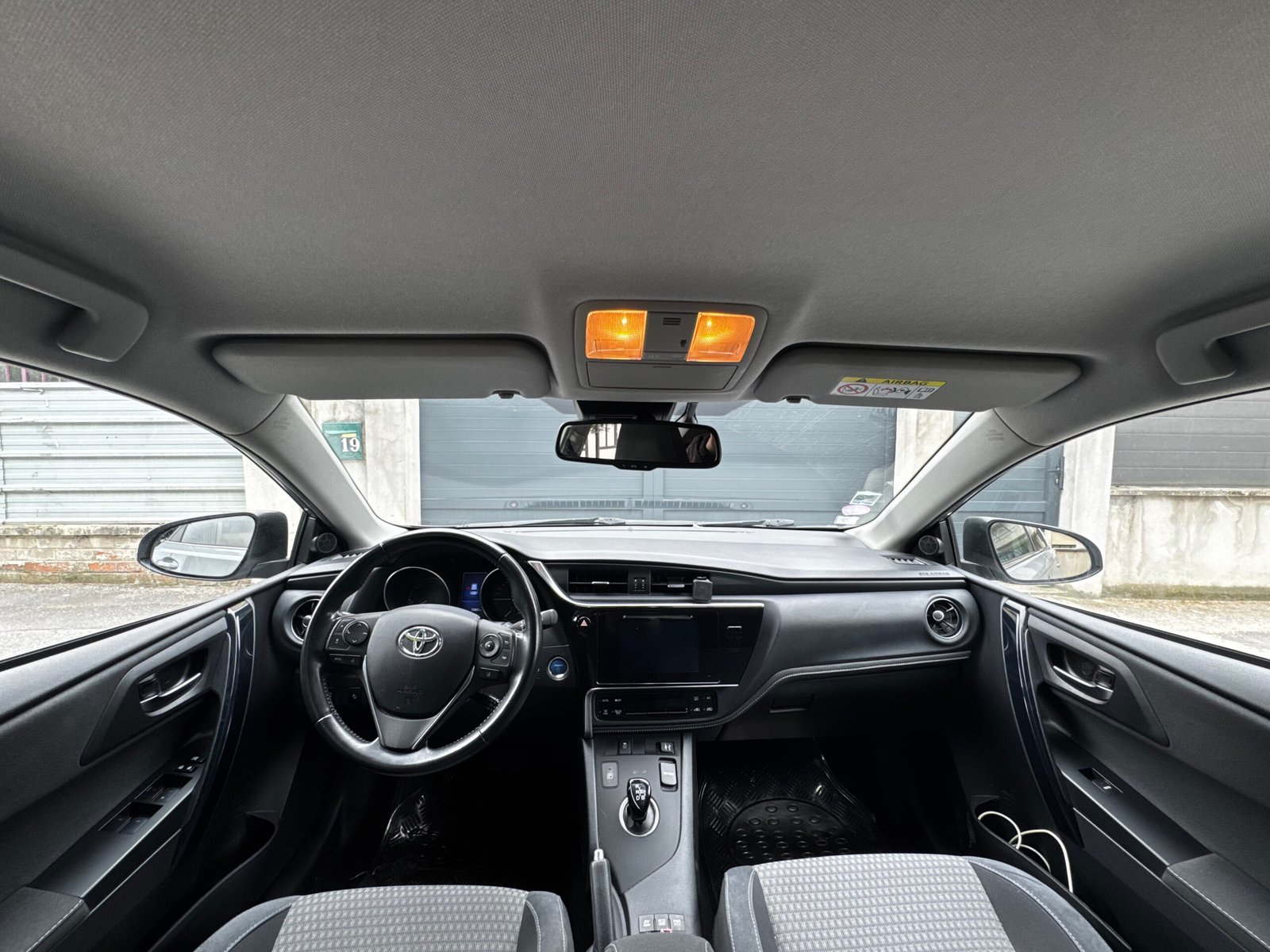 TOYOTA Auris Hatchback 1.8 VVT-i HSD 16V CVT Hybride