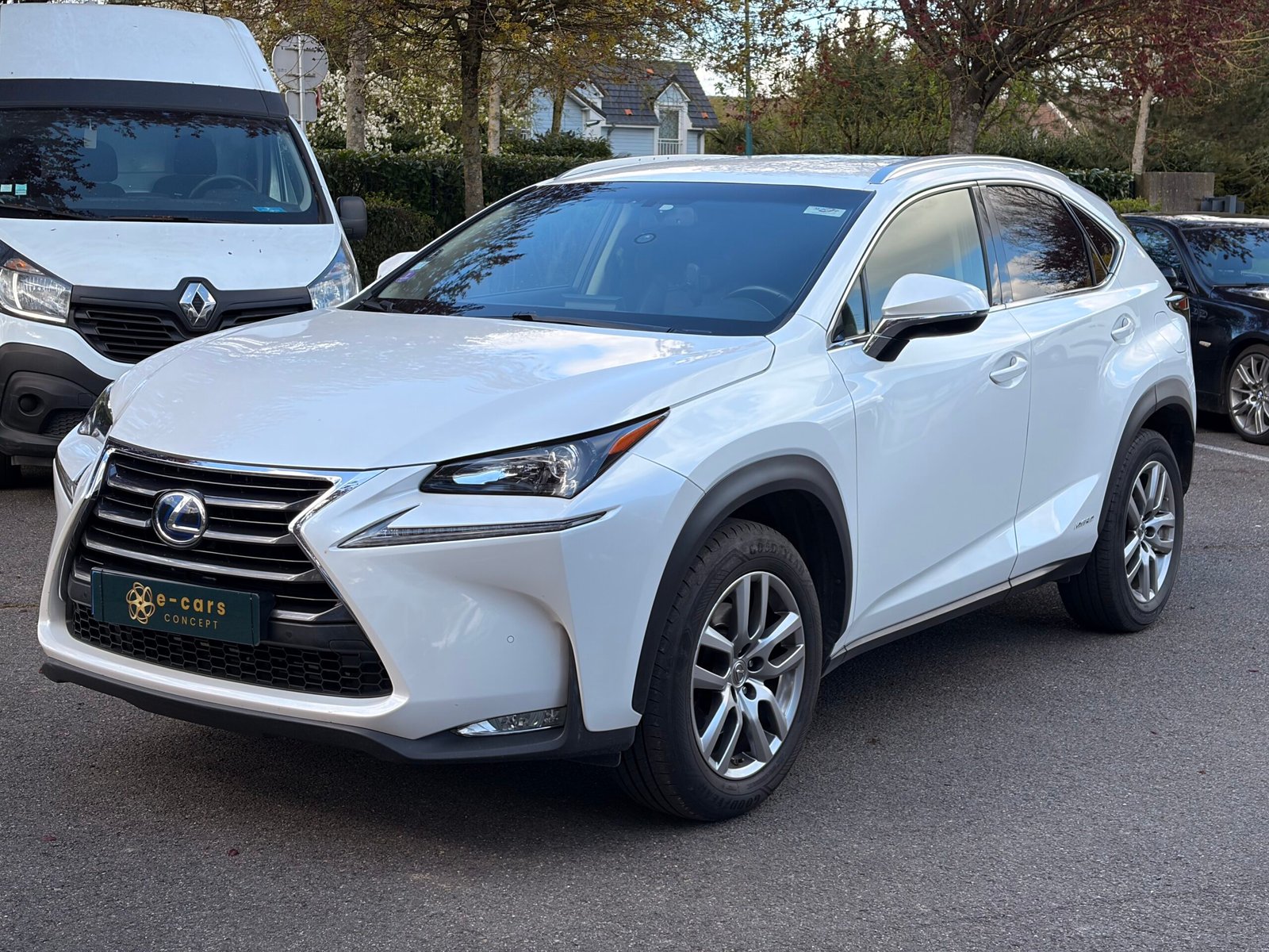 LEXUS NX300h 2.5 VVT-i 16V 197 Hybrid AWD E-CVT 155 cv Boîte auto Luxe