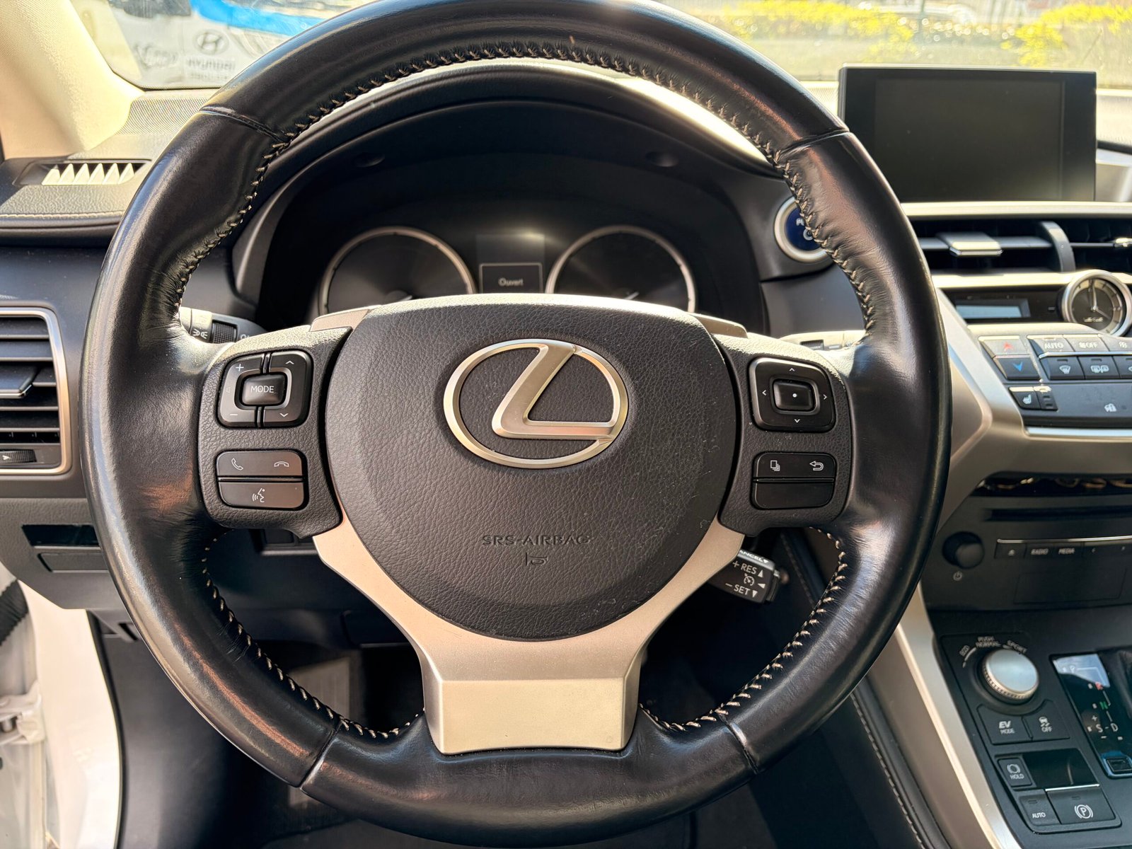LEXUS NX300h 2.5 VVT-i 16V 197 Hybrid AWD E-CVT 155 cv Boîte auto Luxe