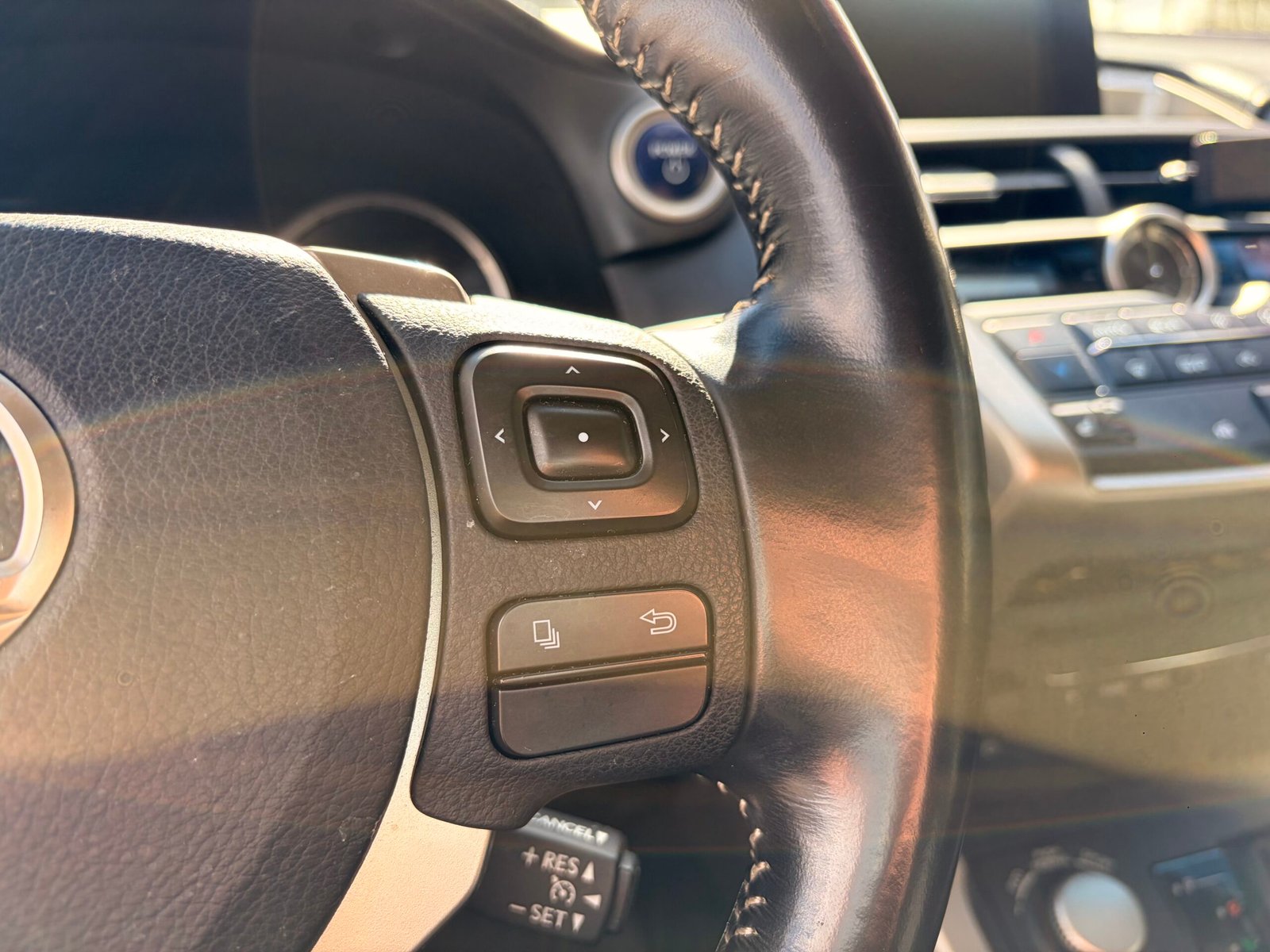 LEXUS NX300h 2.5 VVT-i 16V 197 Hybrid AWD E-CVT 155 cv Boîte auto Luxe