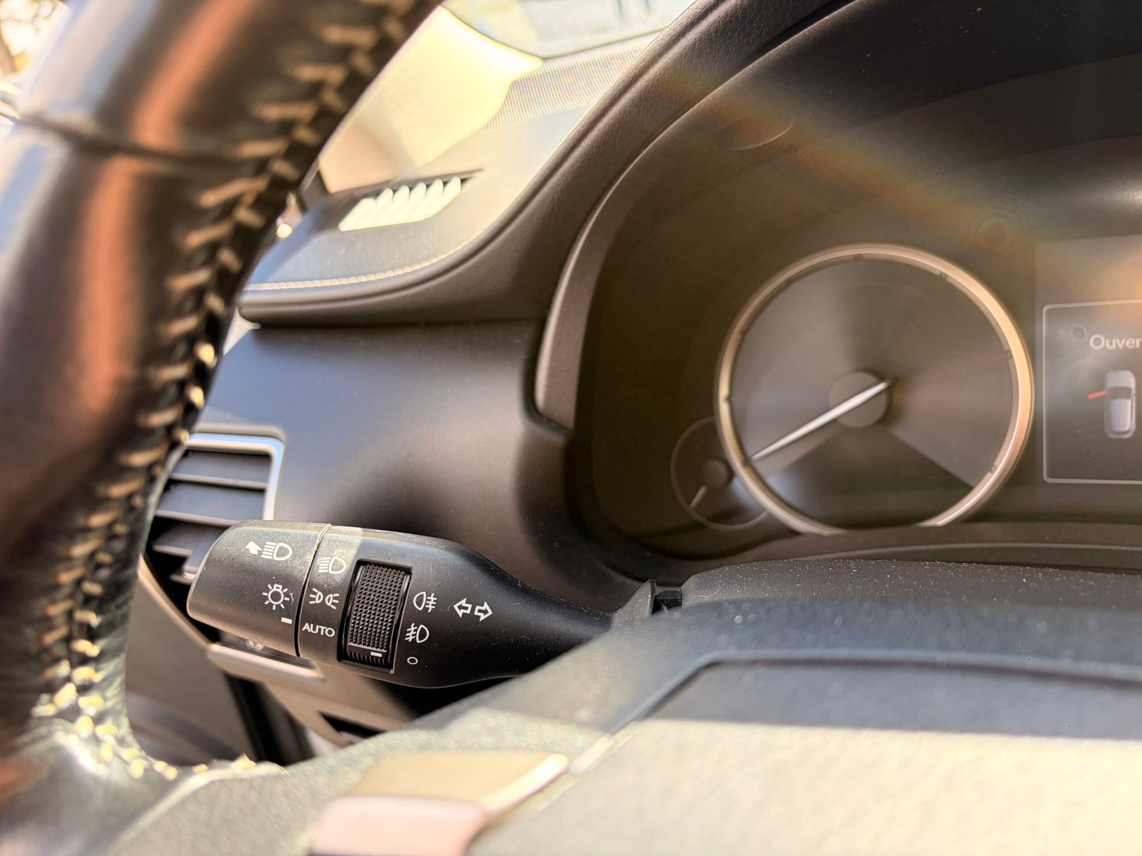 LEXUS NX300h 2.5 VVT-i 16V 197 Hybrid AWD E-CVT 155 cv Boîte auto Luxe