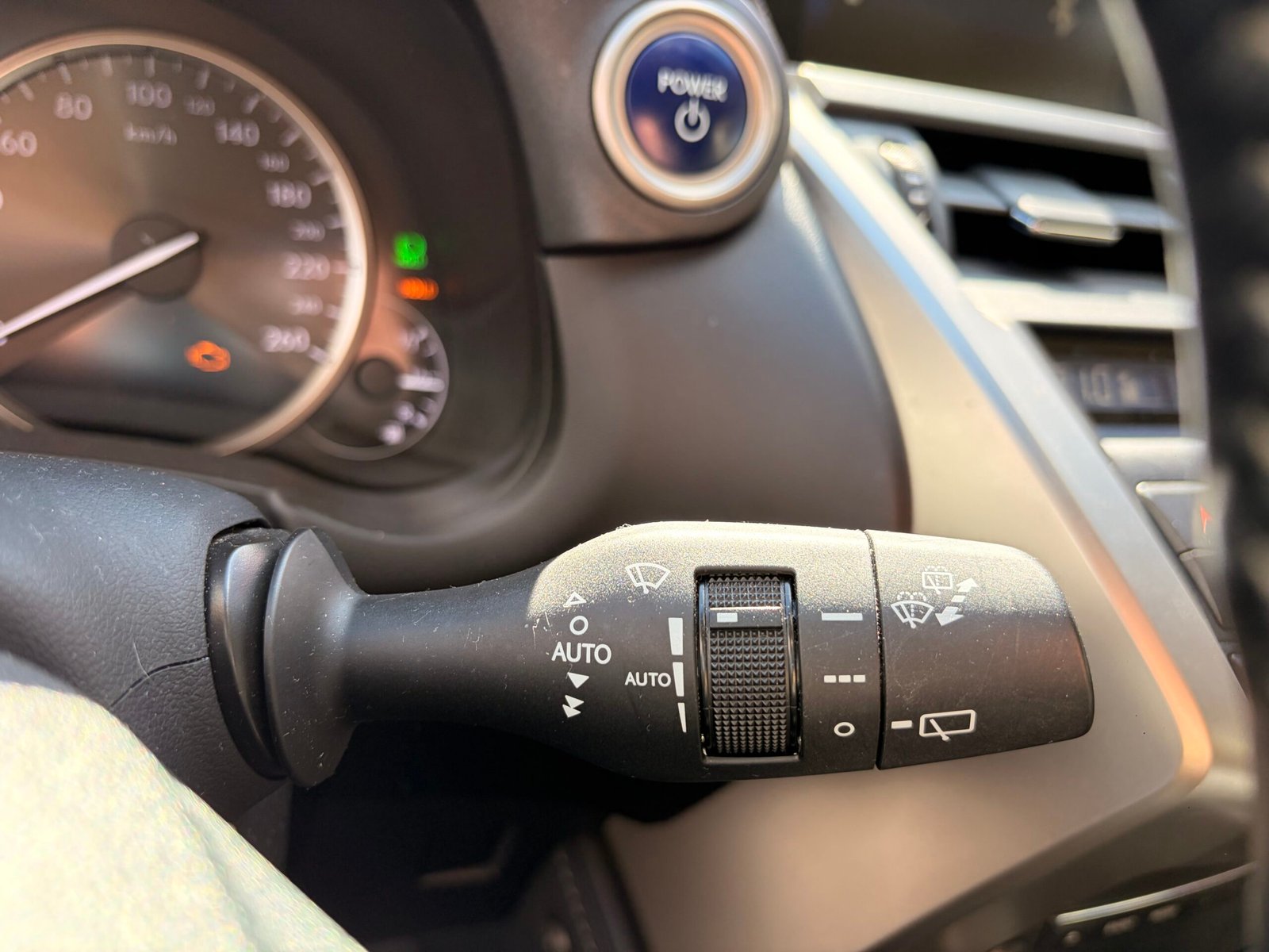 LEXUS NX300h 2.5 VVT-i 16V 197 Hybrid AWD E-CVT 155 cv Boîte auto Luxe