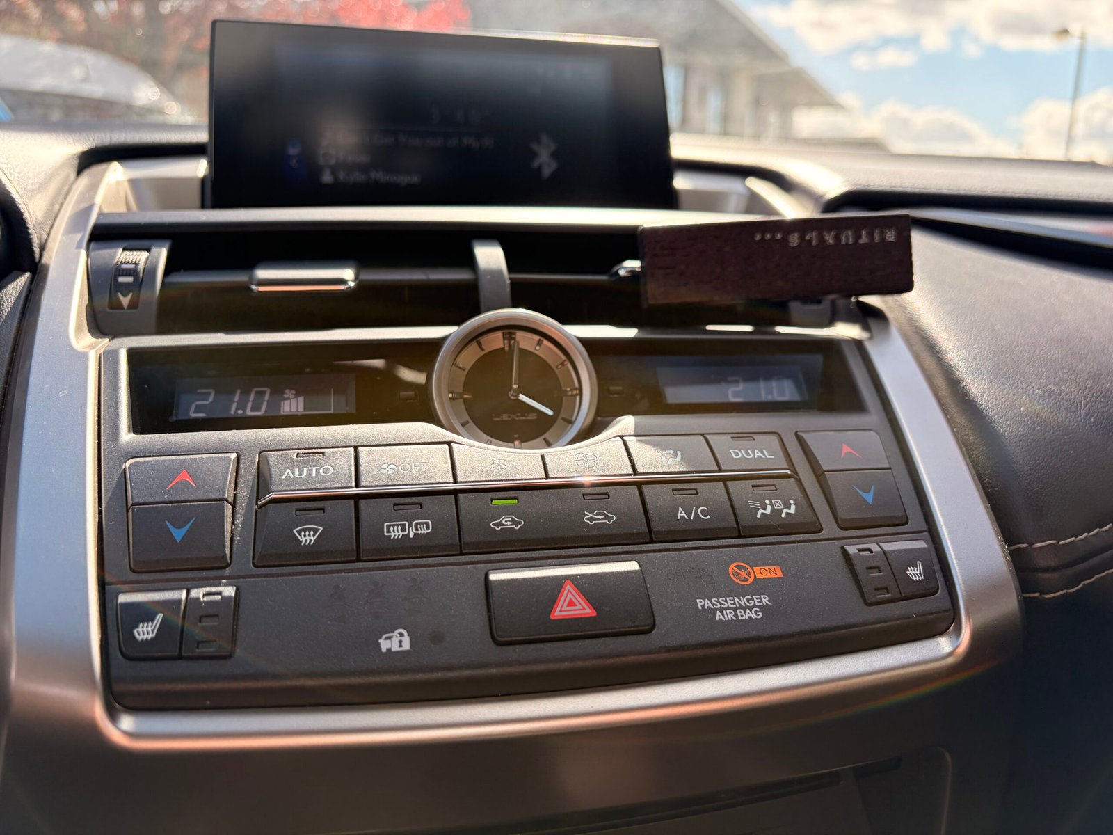 LEXUS NX300h 2.5 VVT-i 16V 197 Hybrid AWD E-CVT 155 cv Boîte auto Luxe