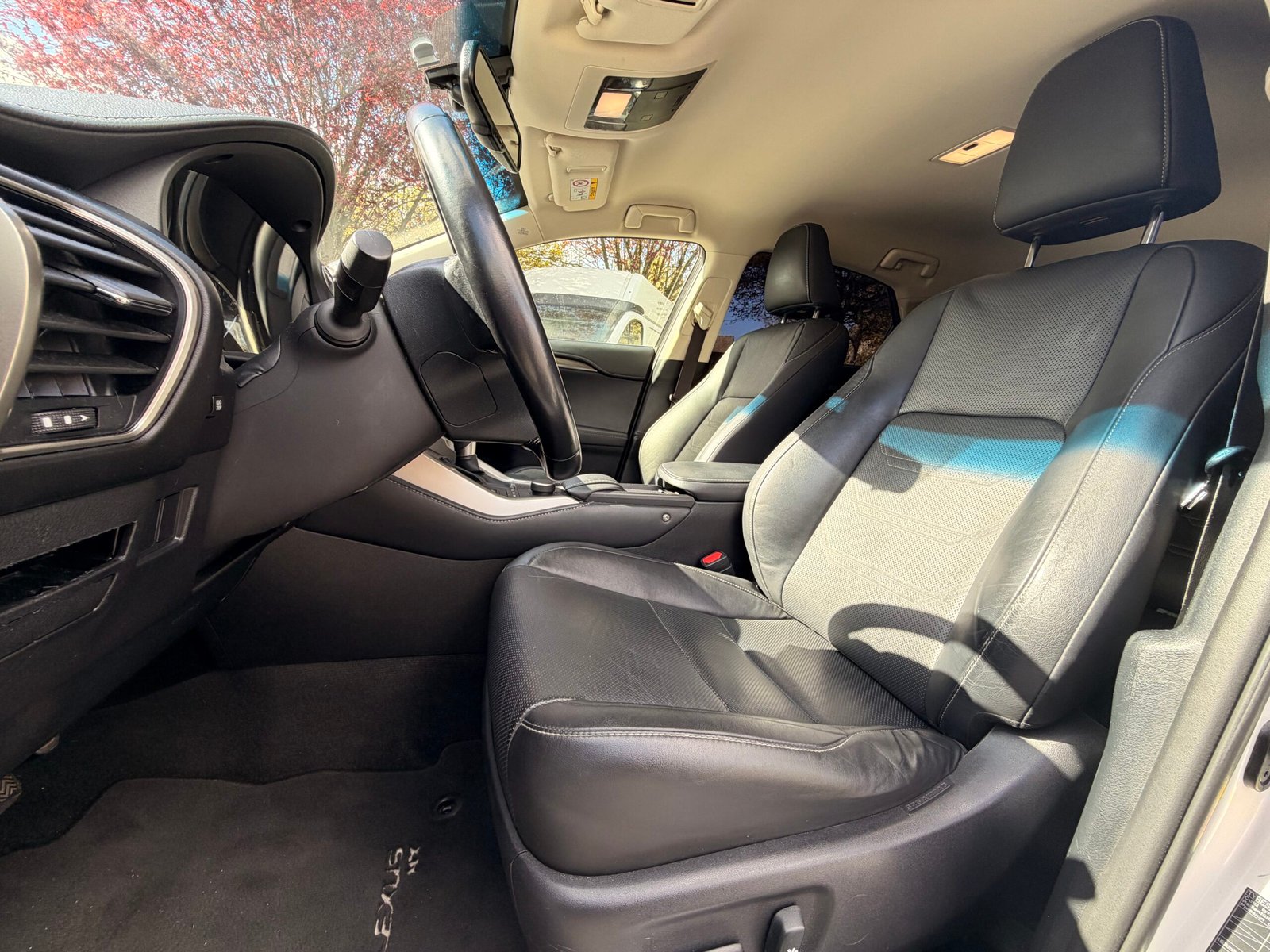 LEXUS NX300h 2.5 VVT-i 16V 197 Hybrid AWD E-CVT 155 cv Boîte auto Luxe