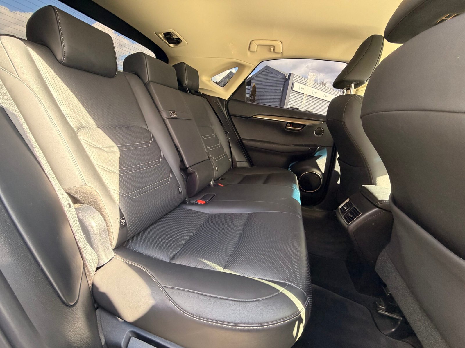 LEXUS NX300h 2.5 VVT-i 16V 197 Hybrid AWD E-CVT 155 cv Boîte auto Luxe