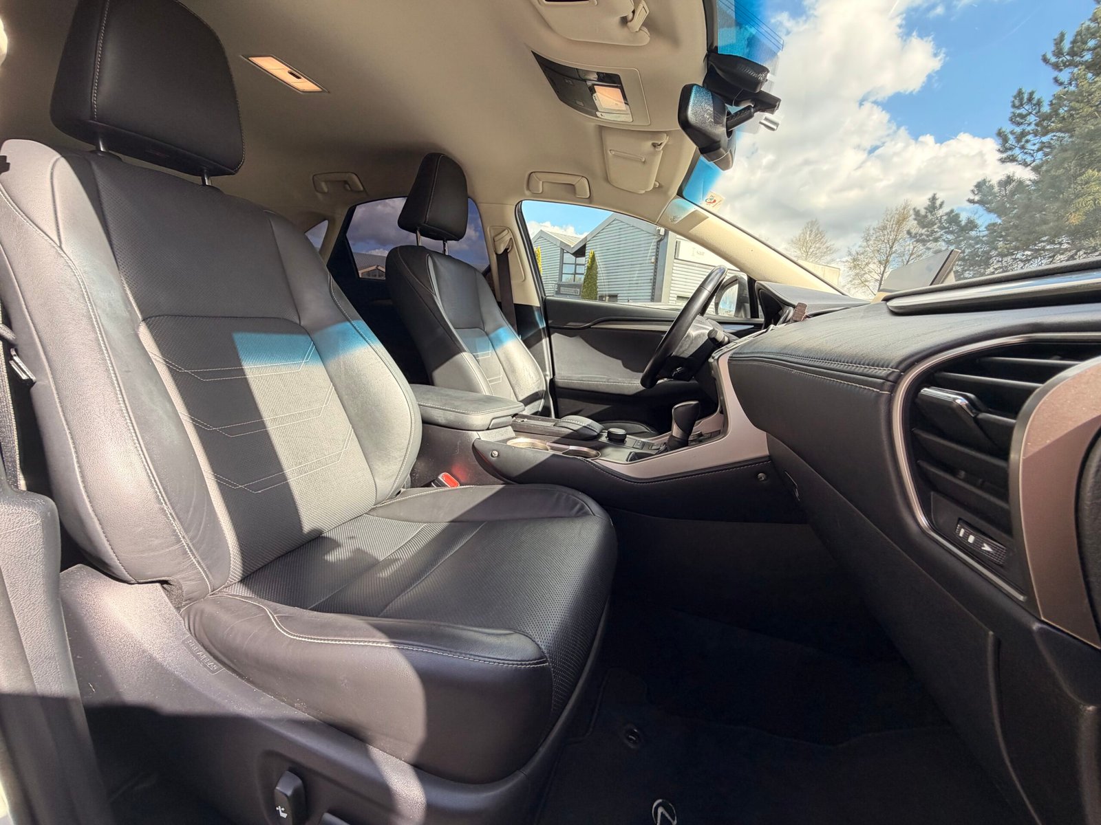 LEXUS NX300h 2.5 VVT-i 16V 197 Hybrid AWD E-CVT 155 cv Boîte auto Luxe