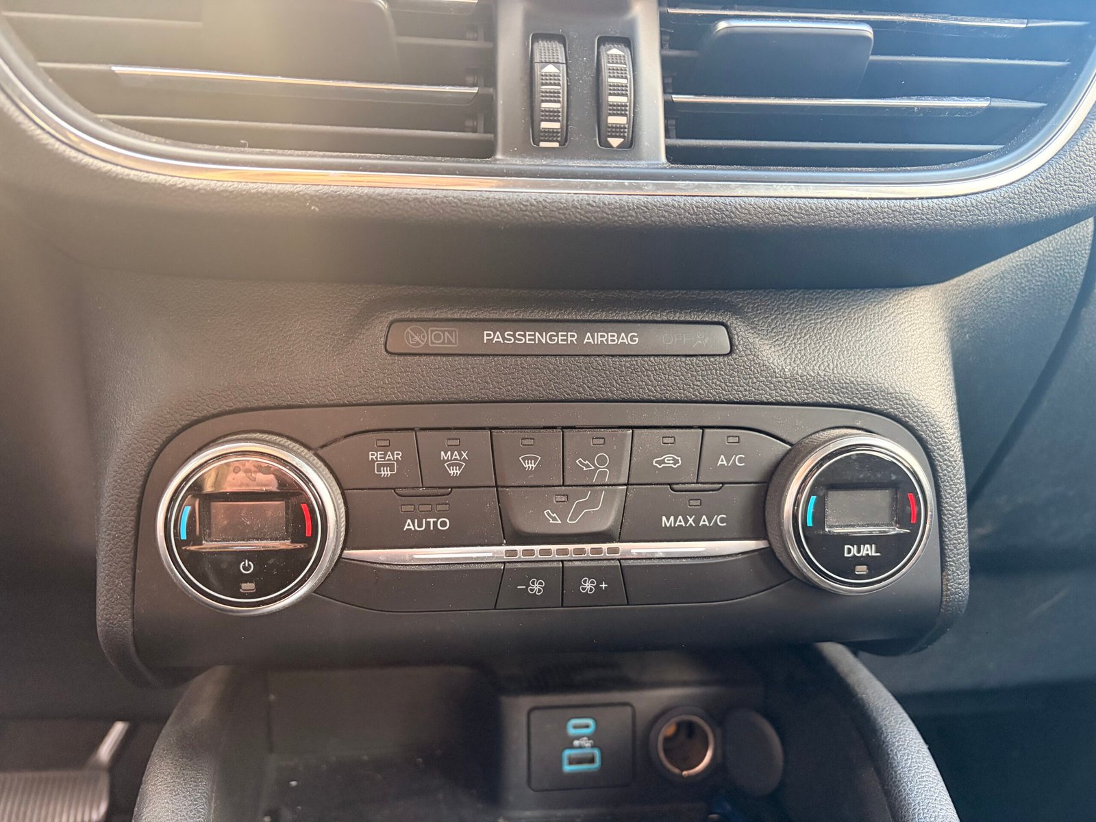 FORD Kuga III 2.5 Duratec 16V 225 PHEV 4×2 CVT 152 cv Boîte auto Titanium