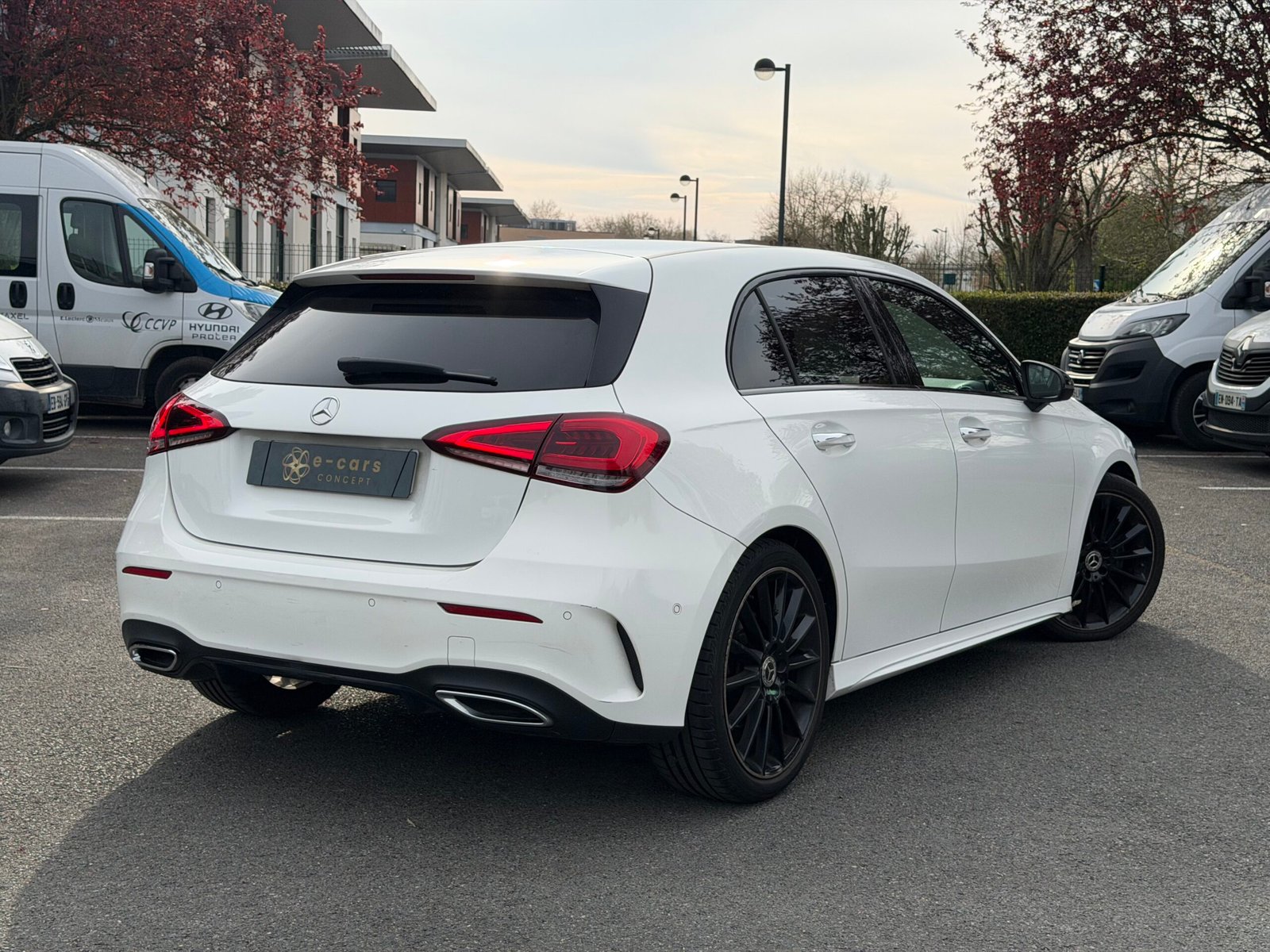 MERCEDES-BENZ Classe A 200 163 cv Boîte auto PACK AMG