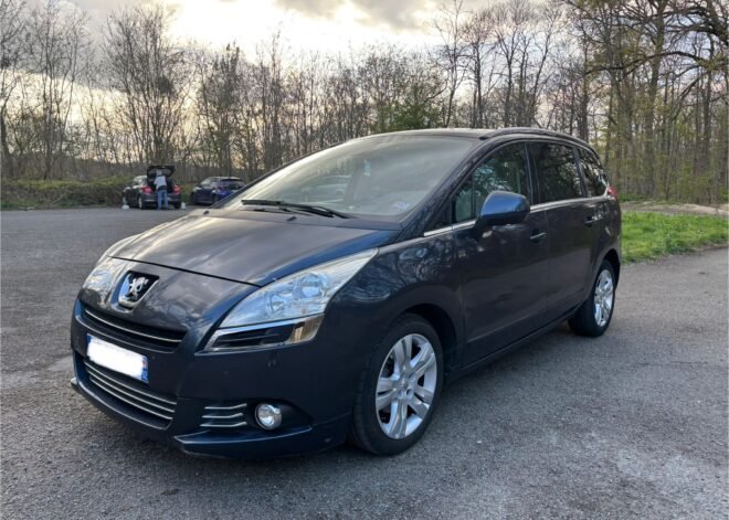PEUGEOT 5008 1.6 HDi FAP 112 cv ALLURE