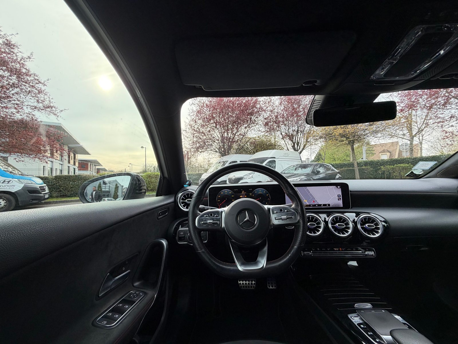 MERCEDES-BENZ Classe A 200 163 cv Boîte auto PACK AMG