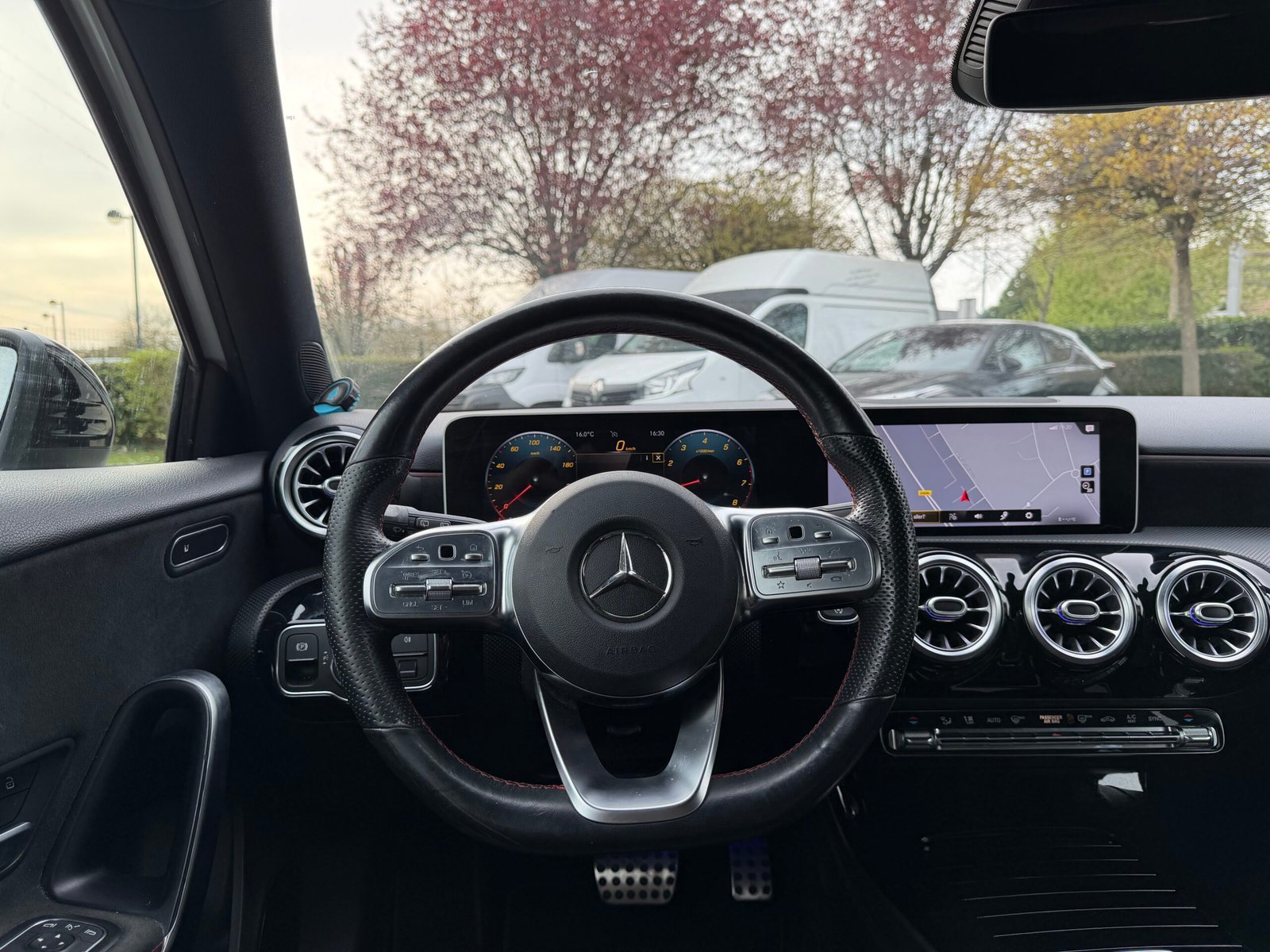 MERCEDES-BENZ Classe A 200 163 cv Boîte auto PACK AMG